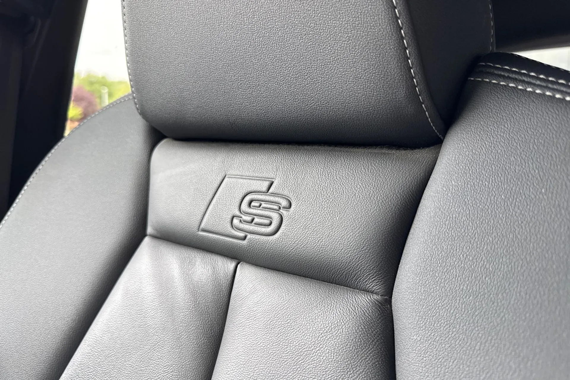 Audi Q4 thumbnail image number 21