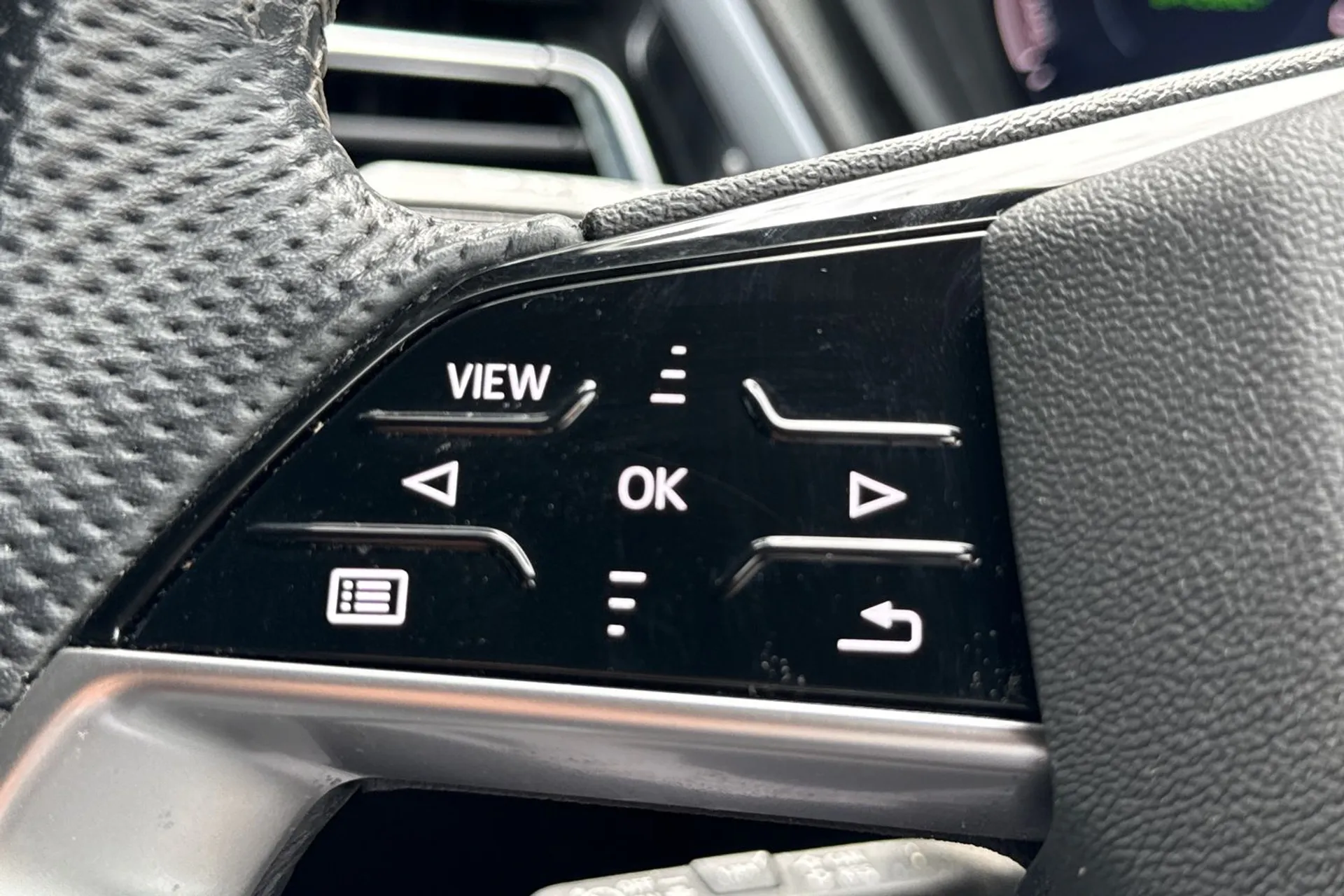 Audi Q4 thumbnail image number 36