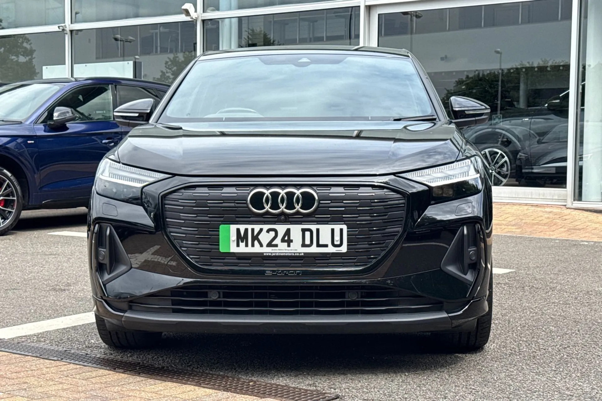 Audi Q4 thumbnail image number 12