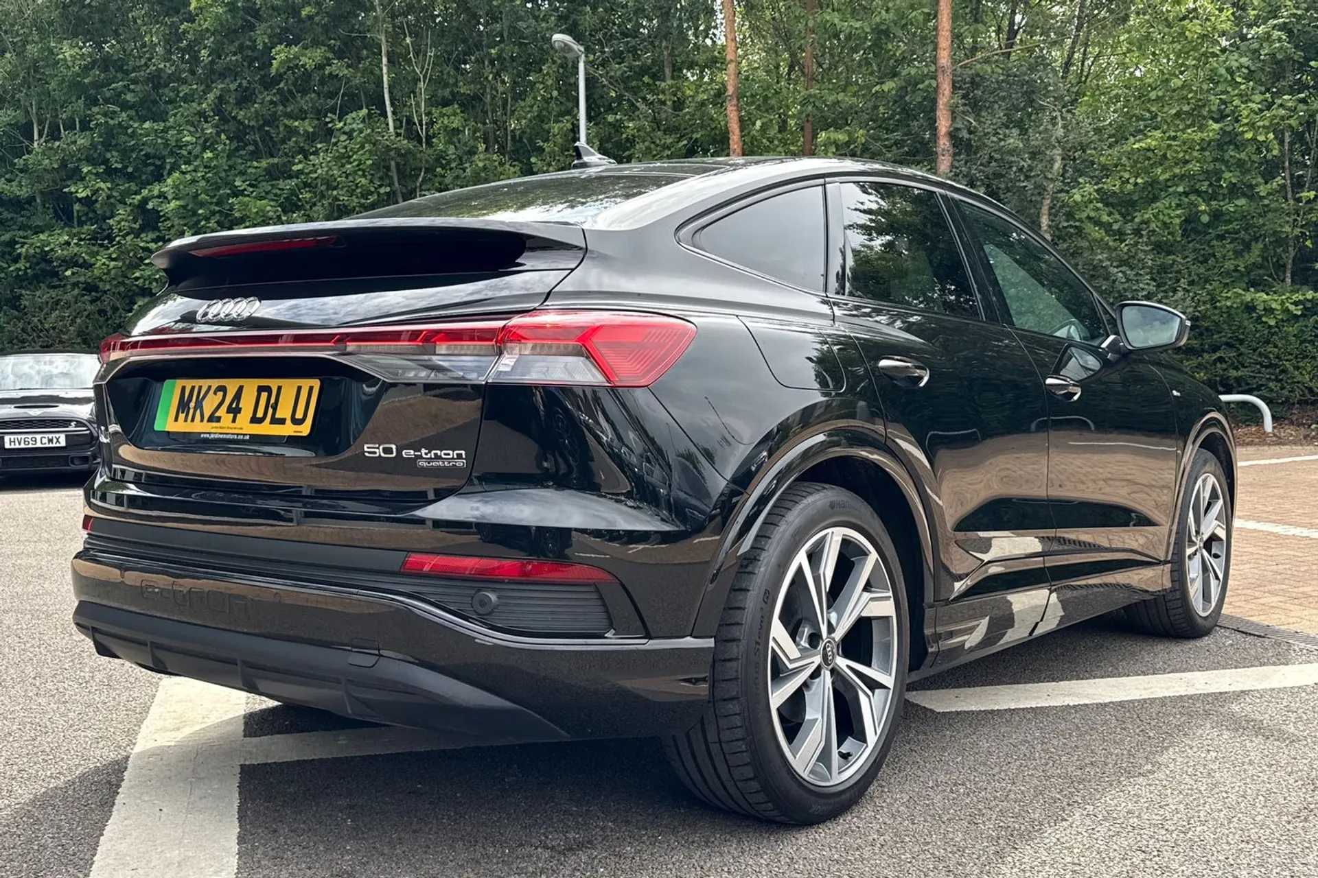 Audi Q4 thumbnail image number 7