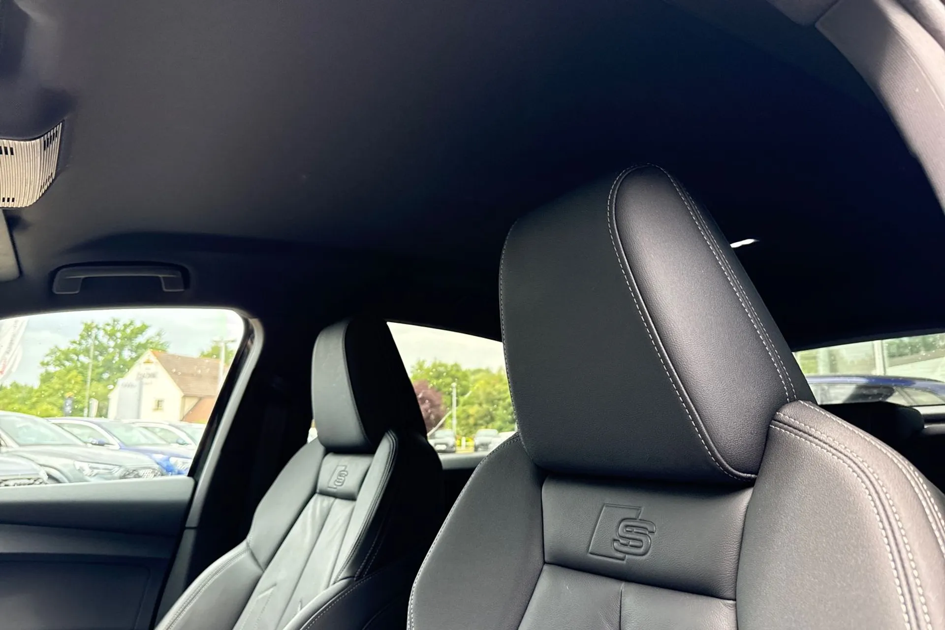 Audi Q4 thumbnail image number 29