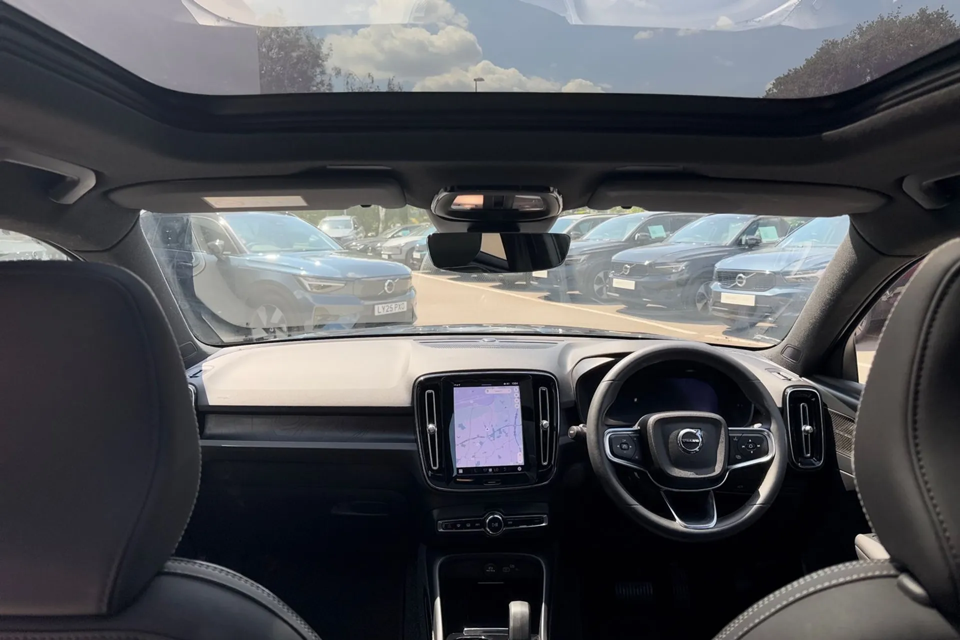Volvo XC40 thumbnail image number 3