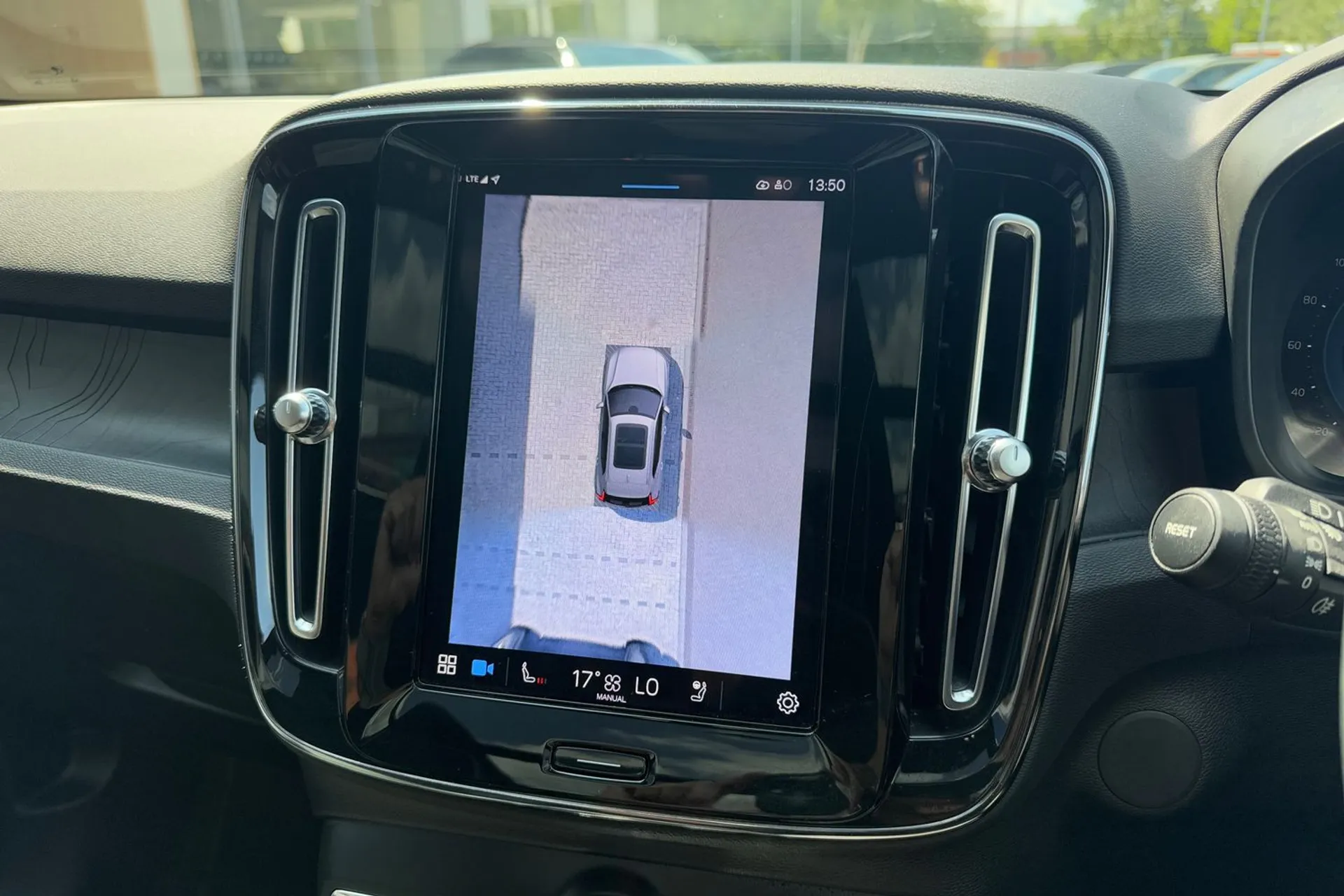 Volvo XC40 thumbnail image number 4