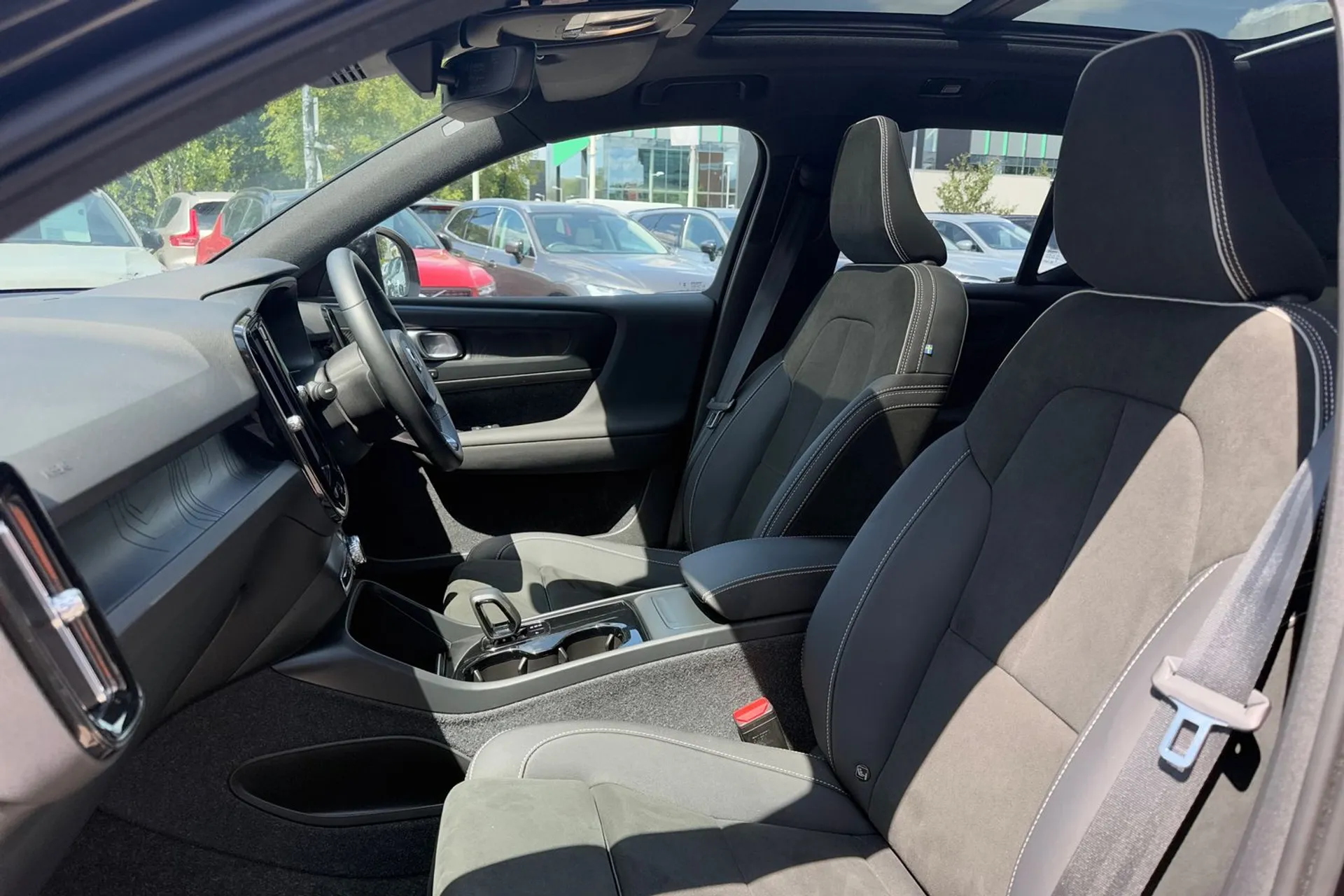 Volvo XC40 thumbnail image number 27