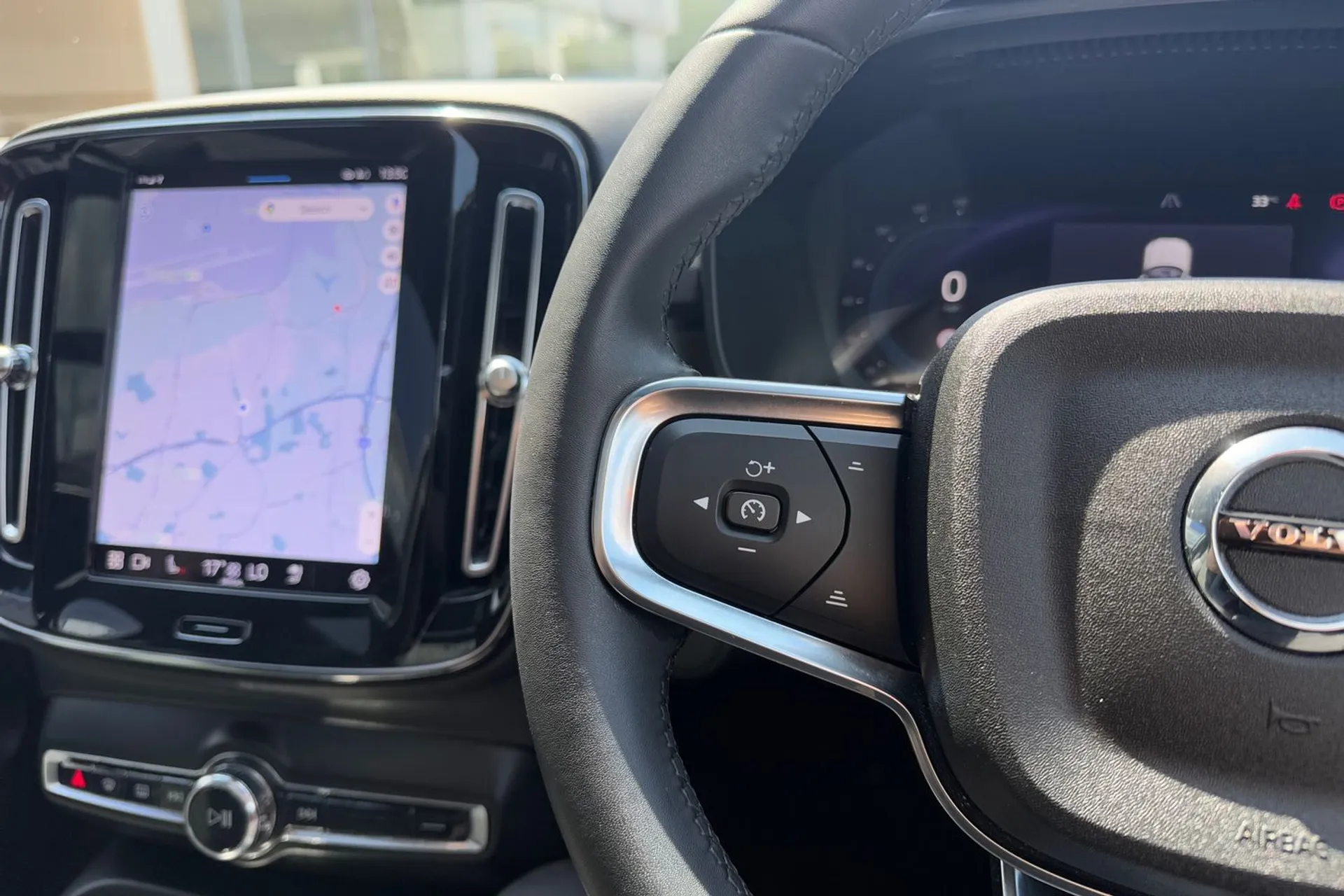 Volvo XC40 thumbnail image number 35