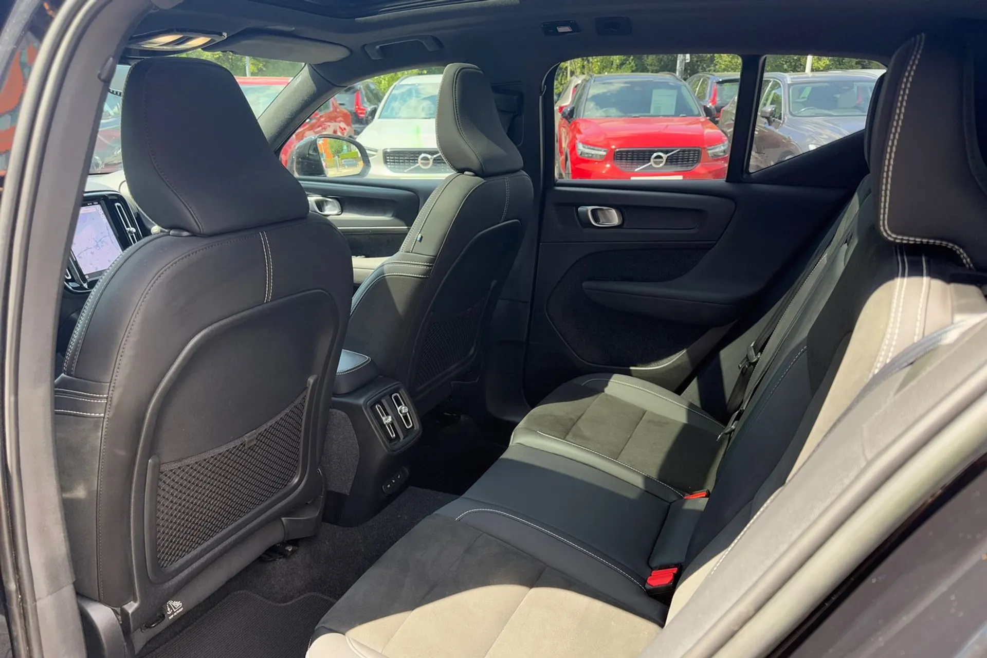 Volvo XC40 thumbnail image number 30
