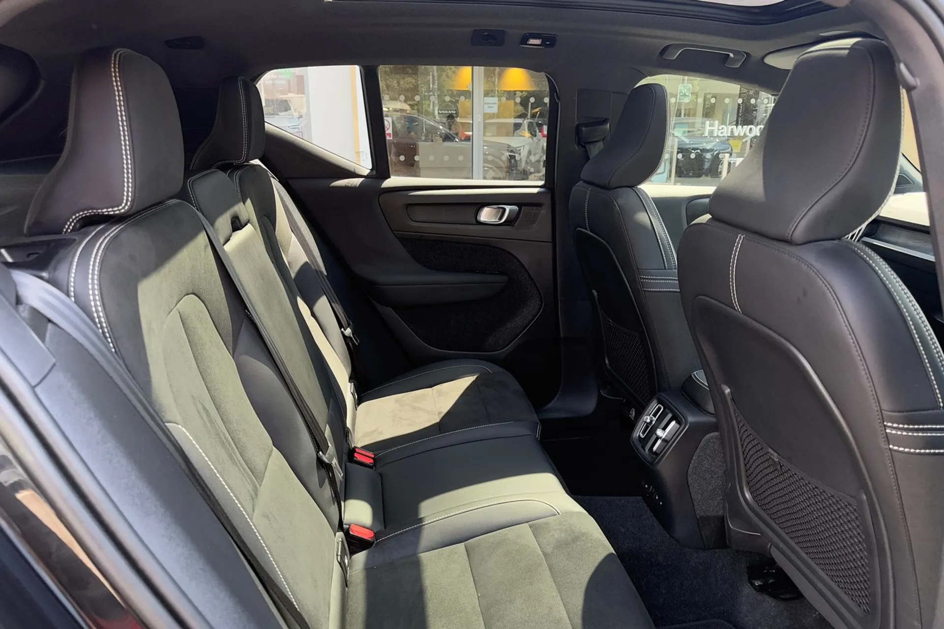 Volvo XC40 thumbnail image number 22