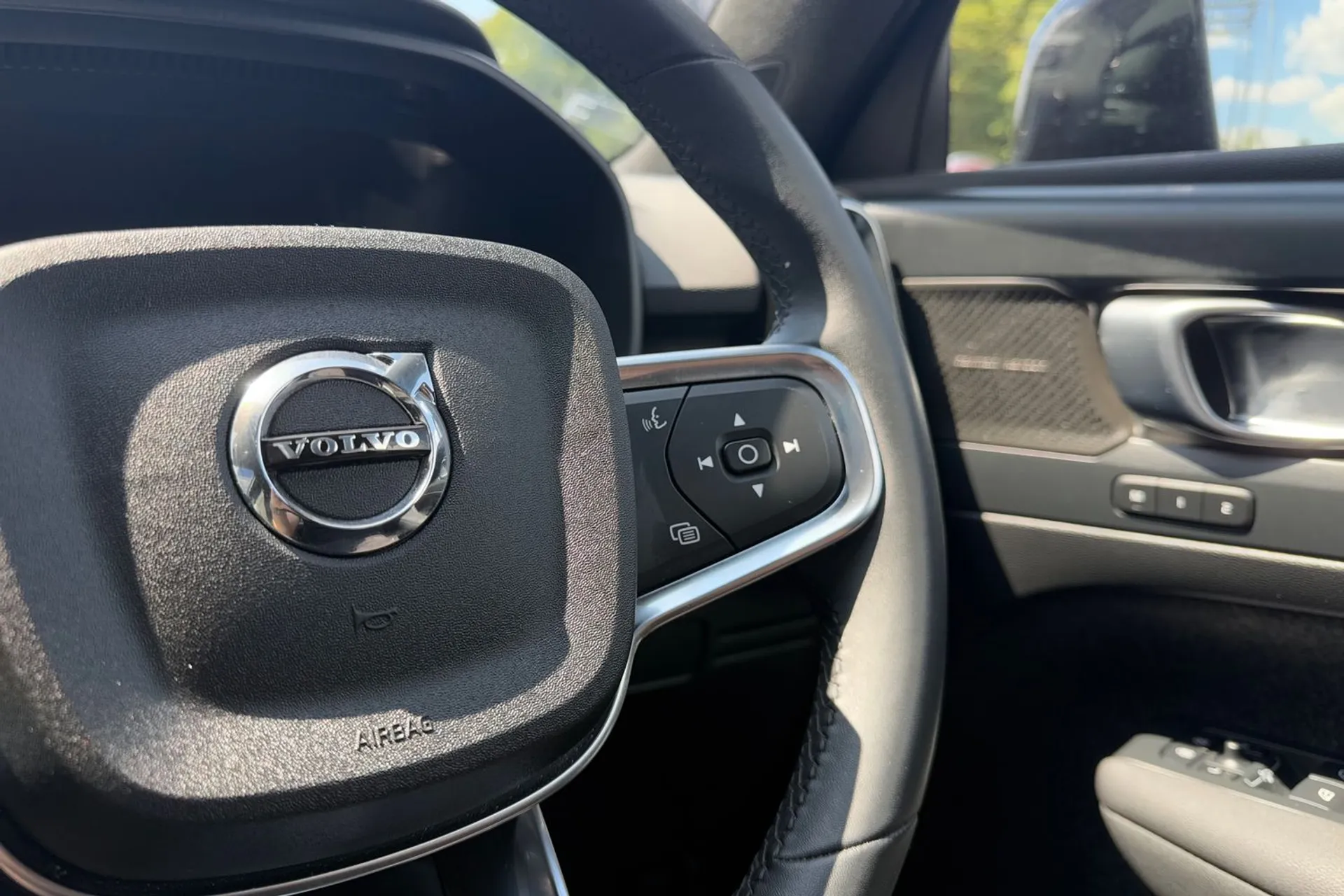 Volvo XC40 thumbnail image number 36