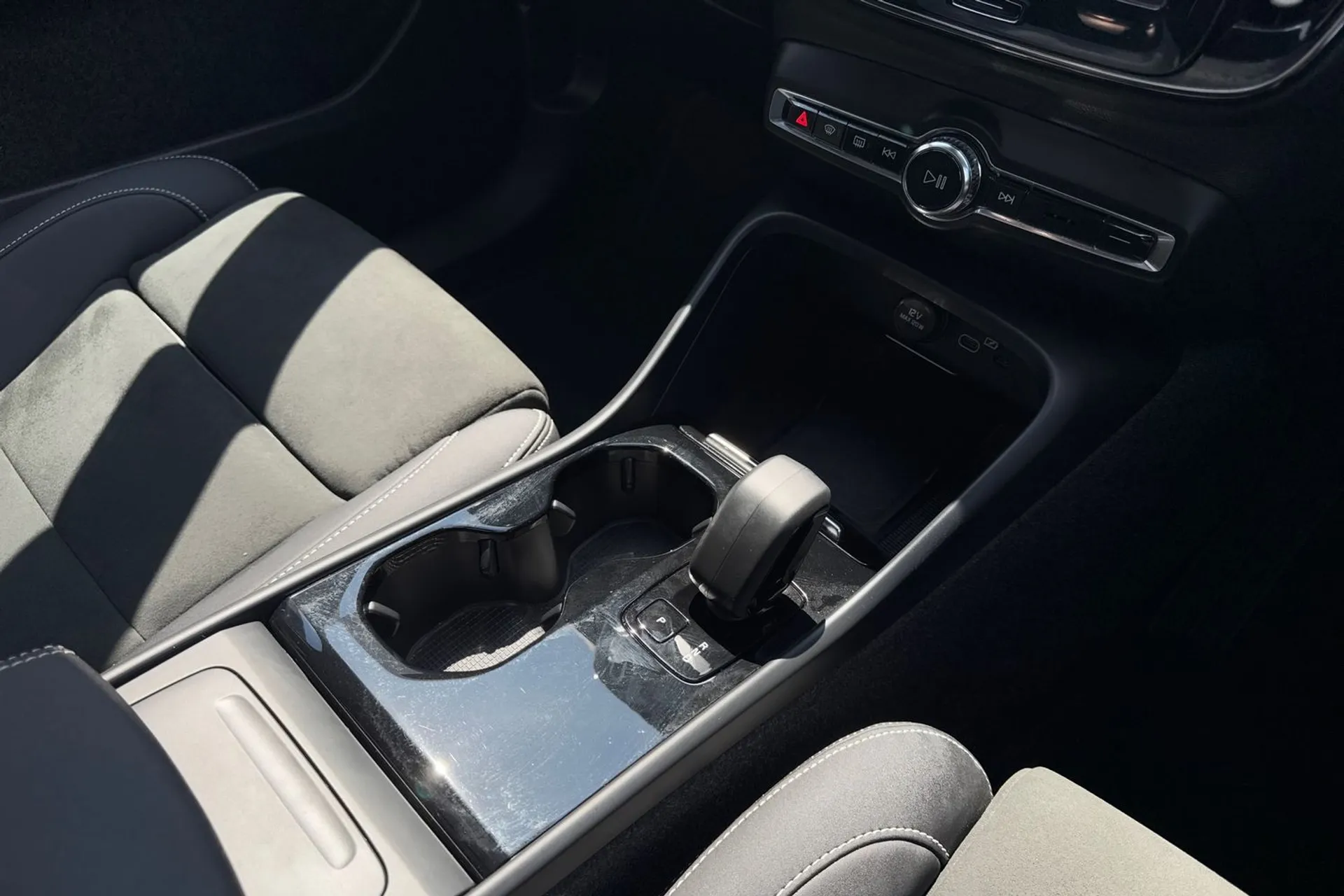 Volvo XC40 thumbnail image number 43