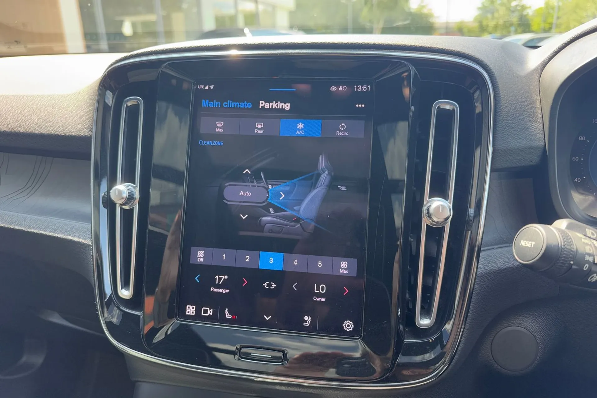 Volvo XC40 thumbnail image number 39