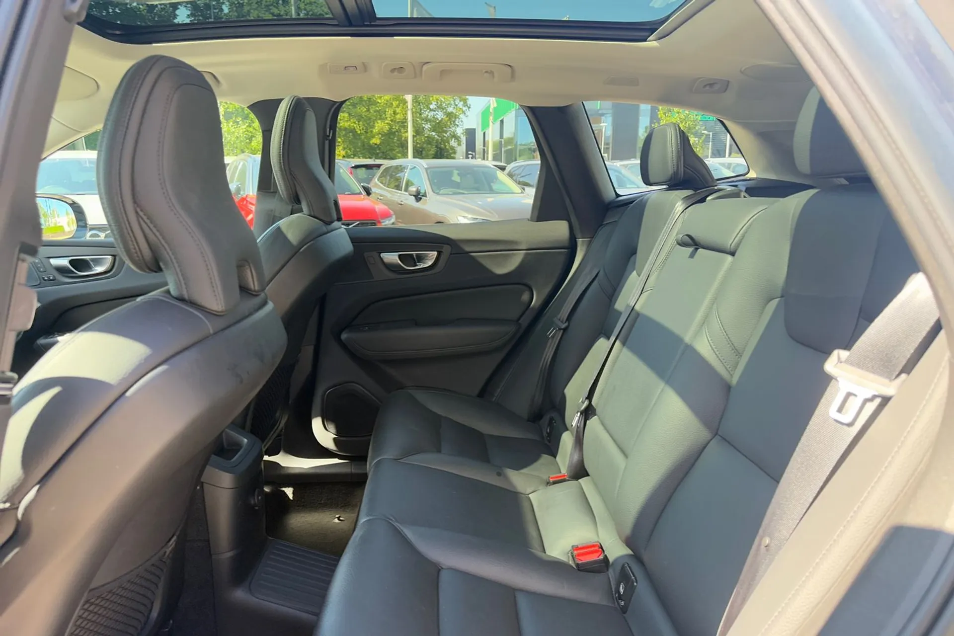 Volvo XC60 thumbnail image number 30