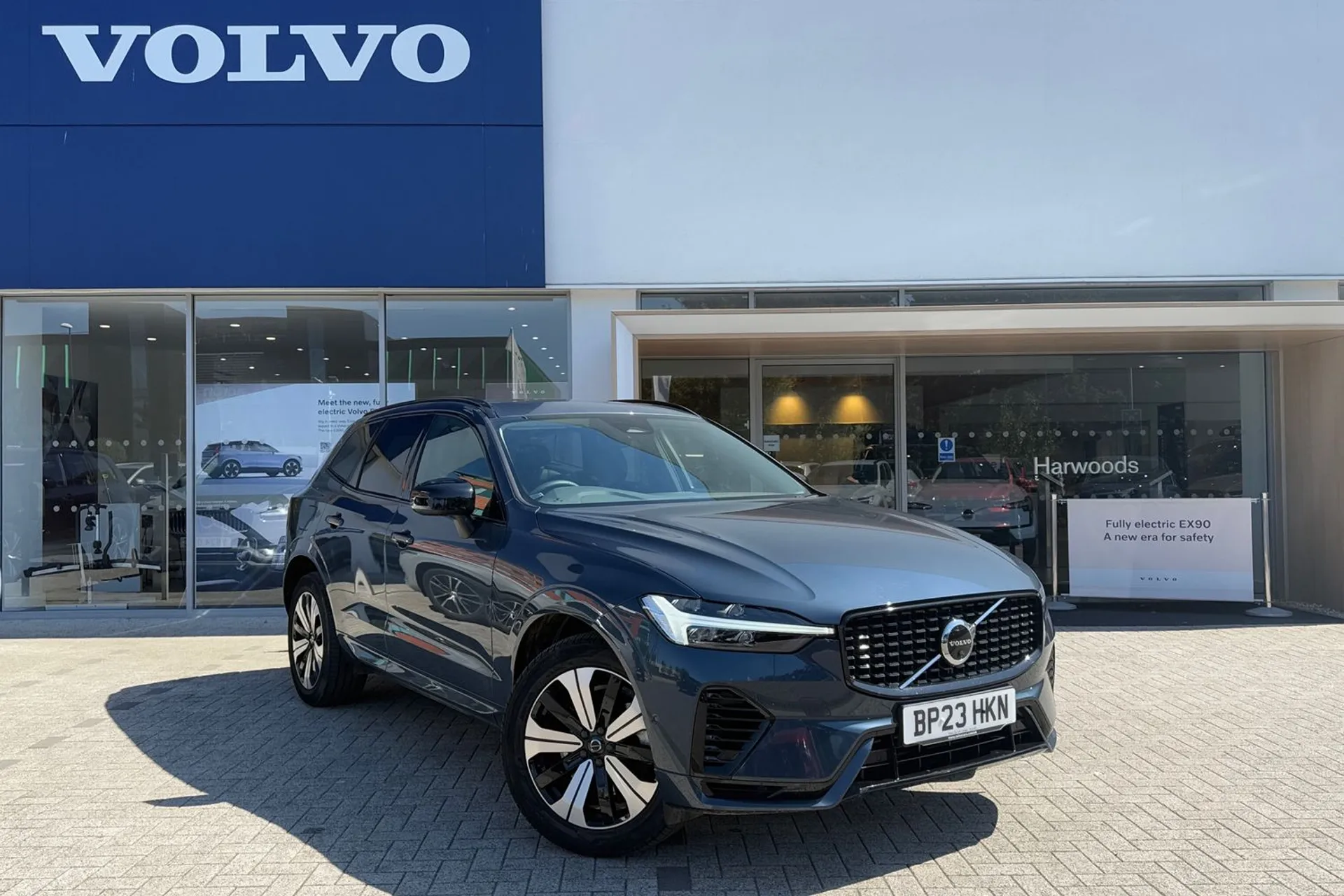 Volvo XC60 focused image