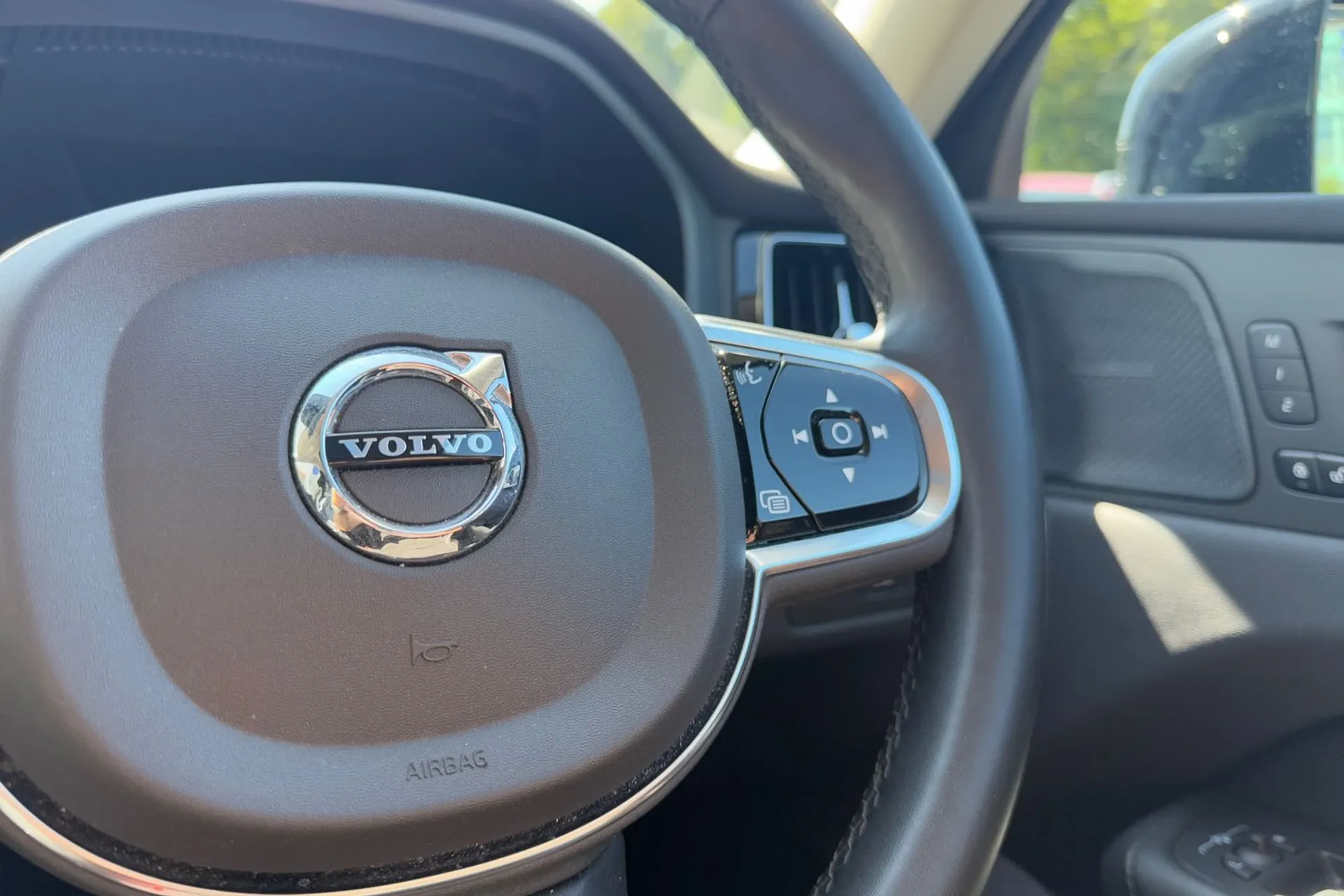 Volvo XC60 thumbnail image number 36