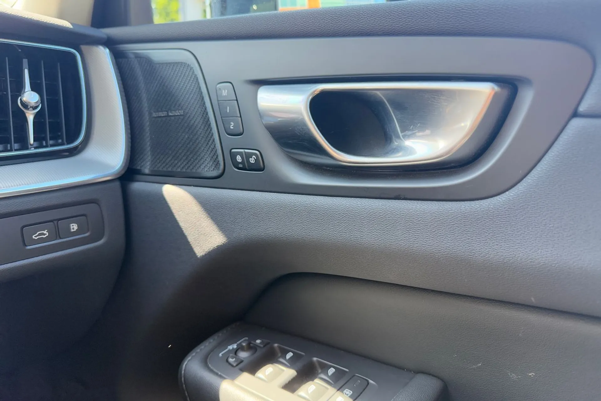 Volvo XC60 thumbnail image number 42