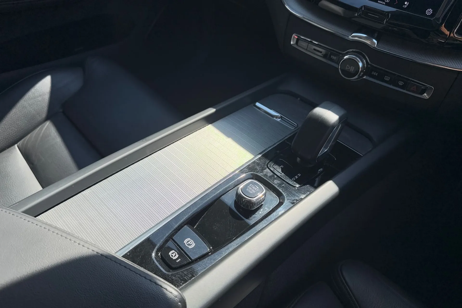 Volvo XC60 thumbnail image number 43