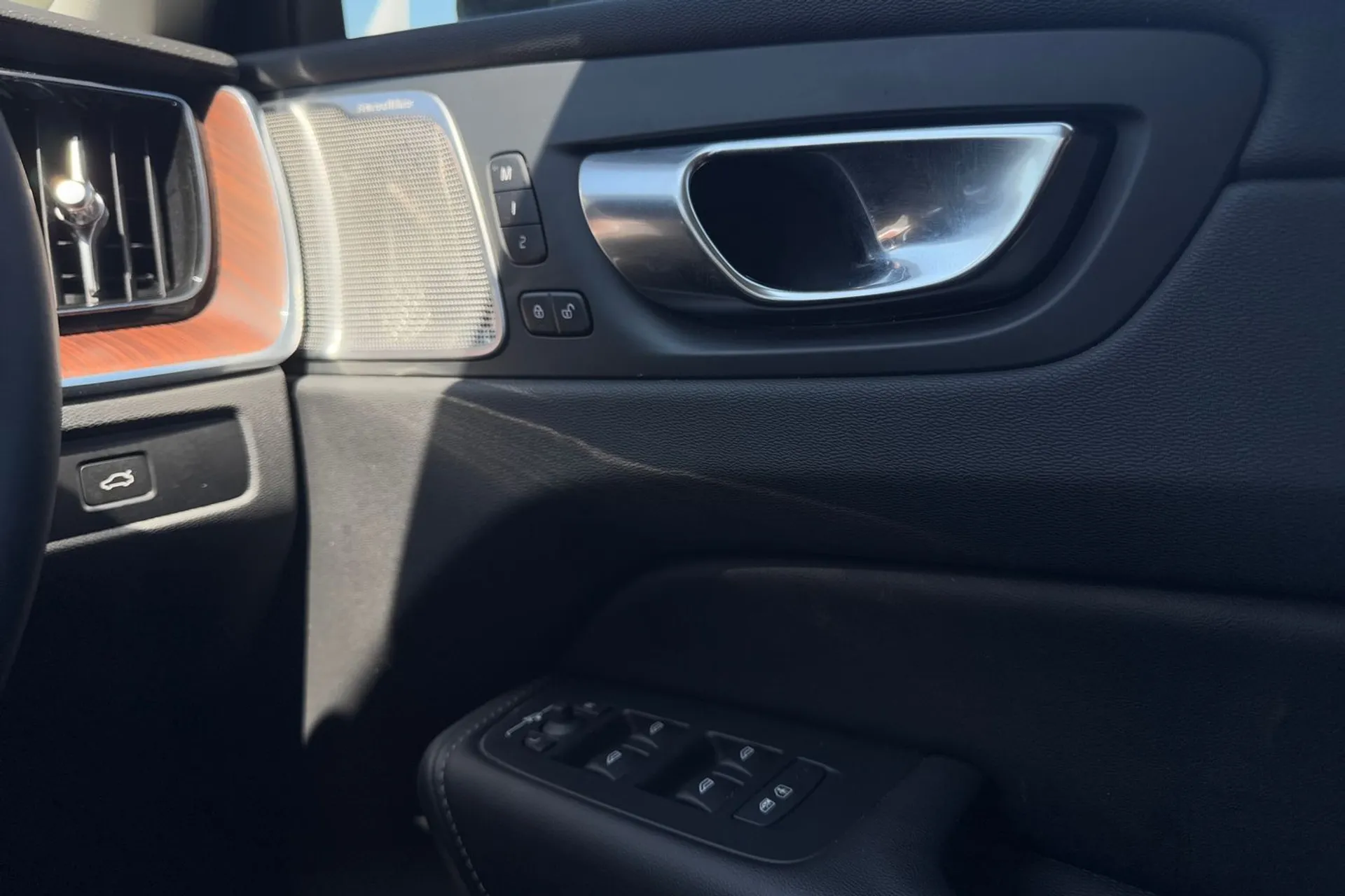 Volvo XC60 thumbnail image number 42