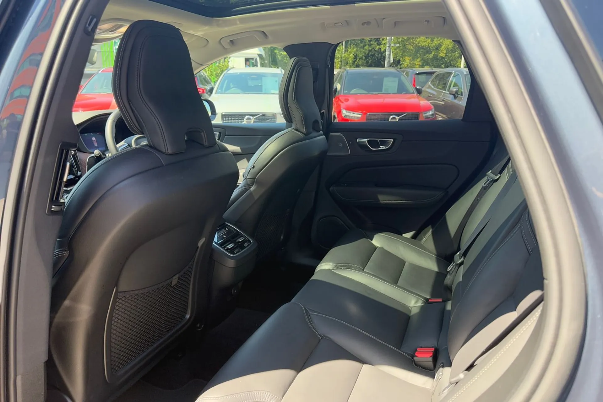 Volvo XC60 thumbnail image number 30