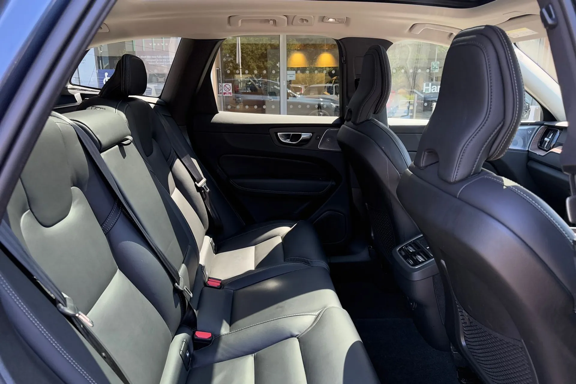 Volvo XC60 thumbnail image number 22