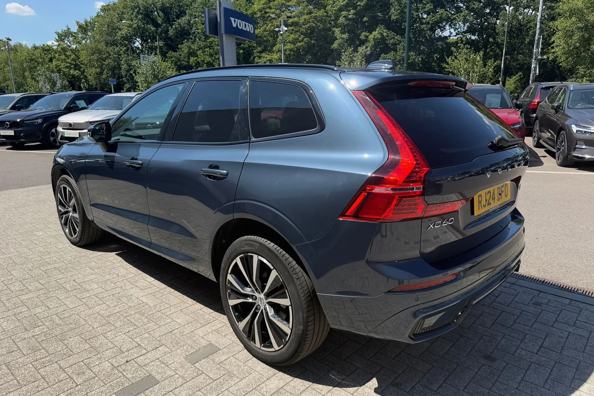 Volvo XC60 thumbnail image number 9