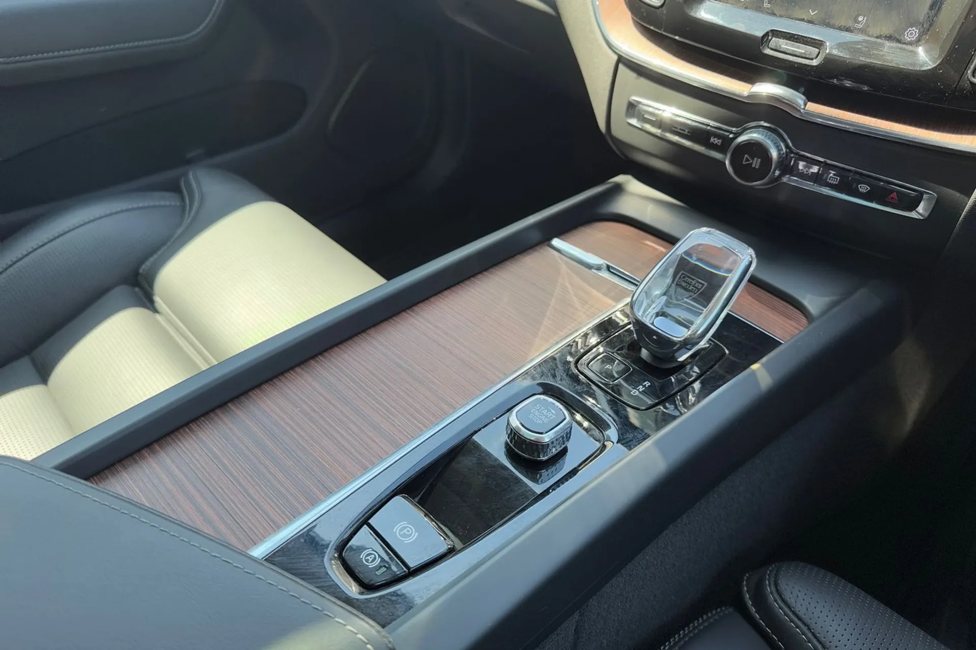 Volvo XC60 thumbnail image number 43