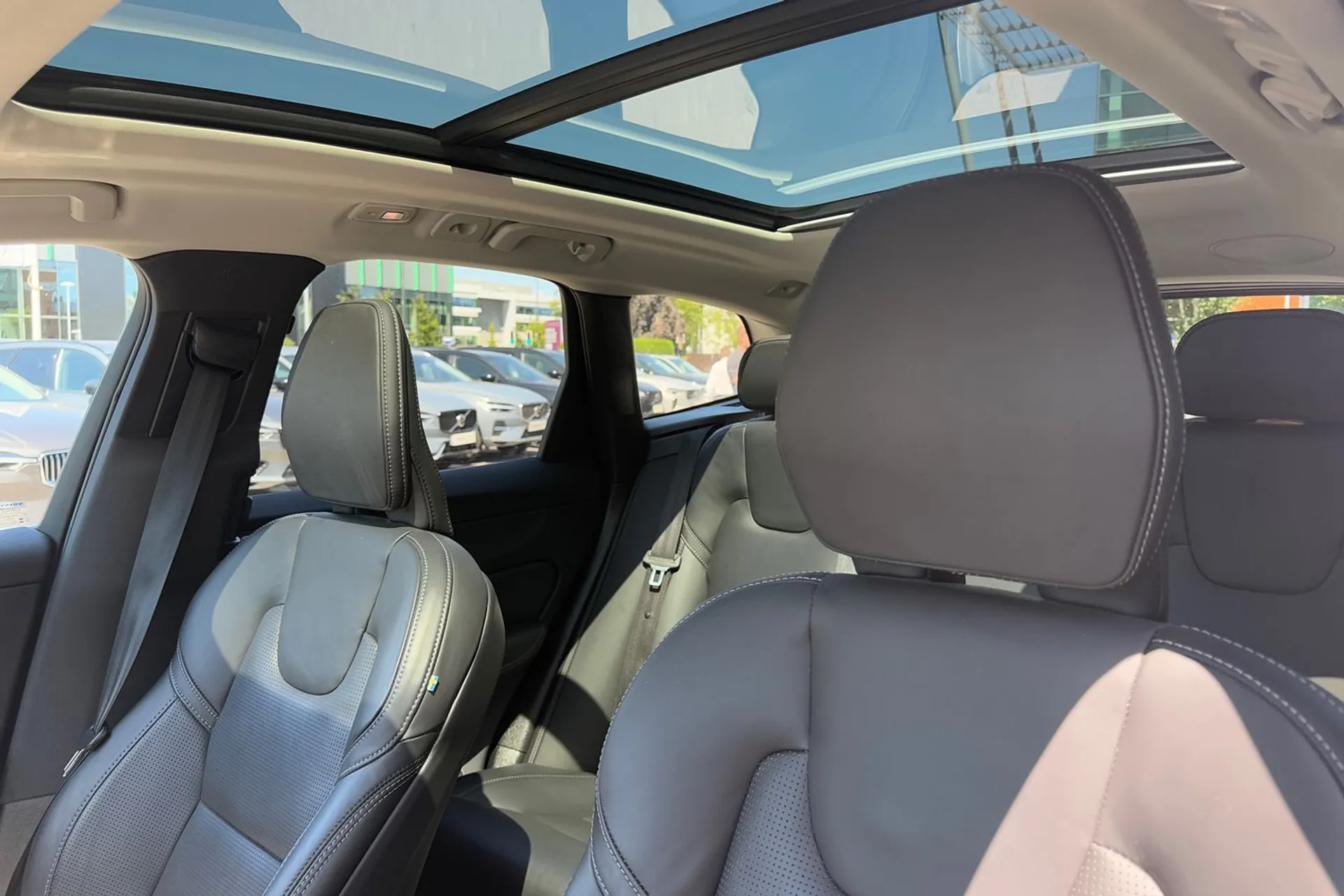 Volvo XC60 thumbnail image number 28