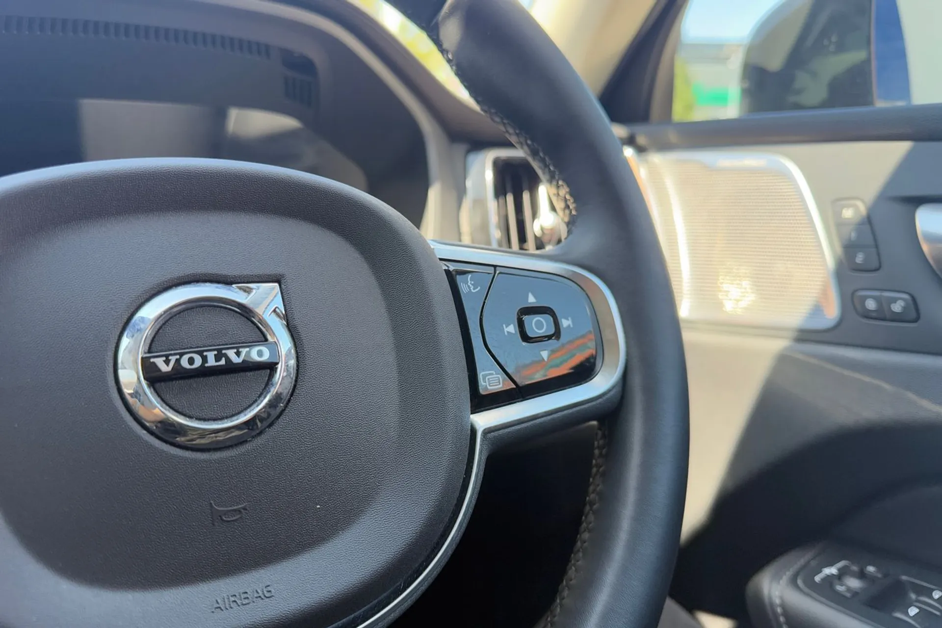 Volvo XC60 thumbnail image number 36