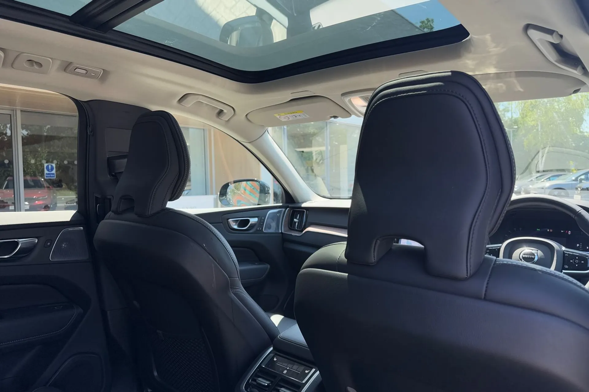 Volvo XC60 thumbnail image number 23