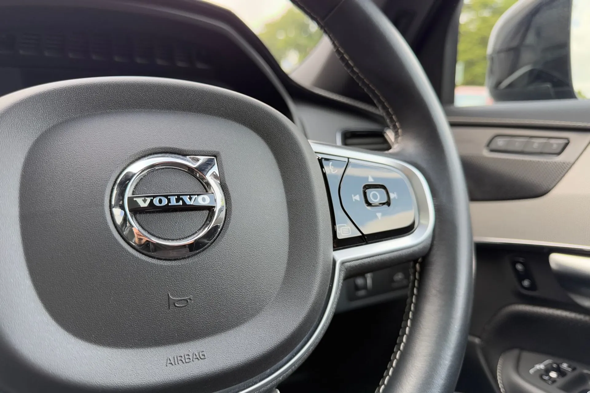 Volvo XC90 thumbnail image number 38