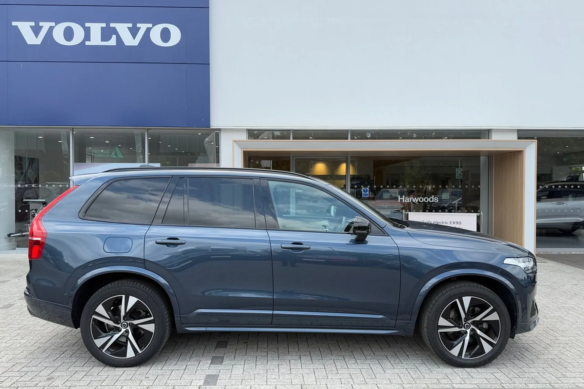 Volvo XC90 thumbnail image number 2