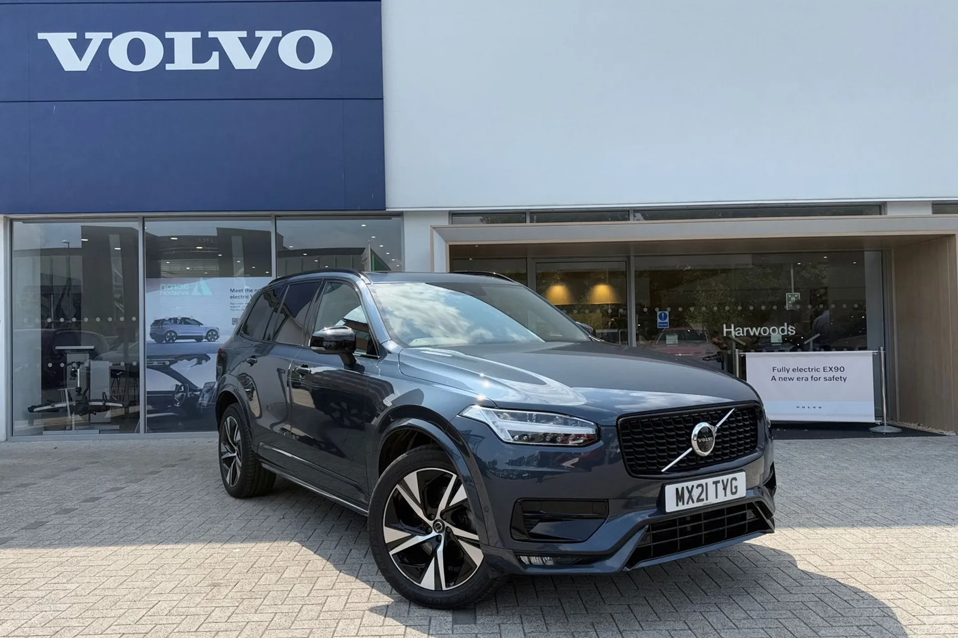 Volvo XC90 focused image