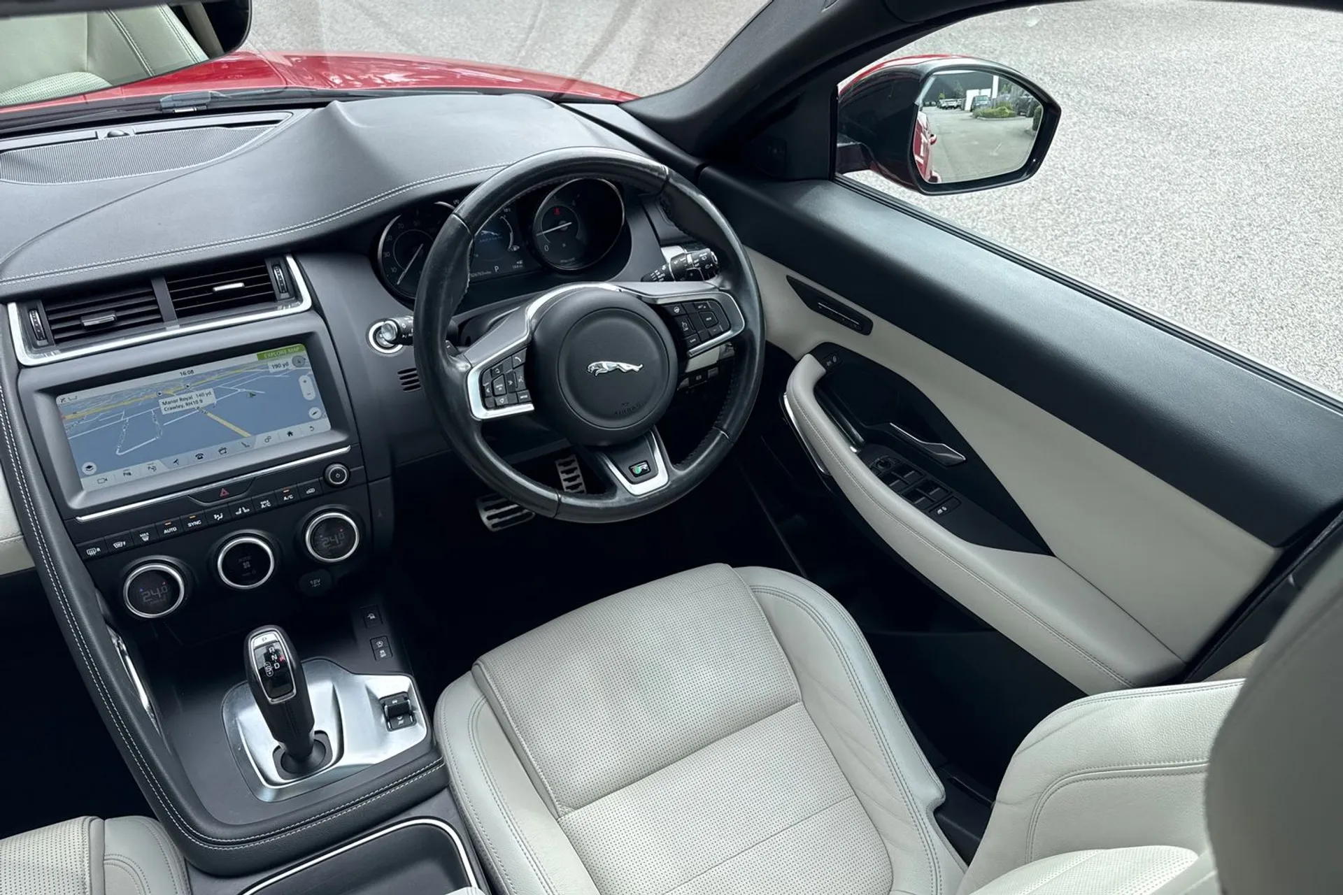 Jaguar E-PACE thumbnail image number 28