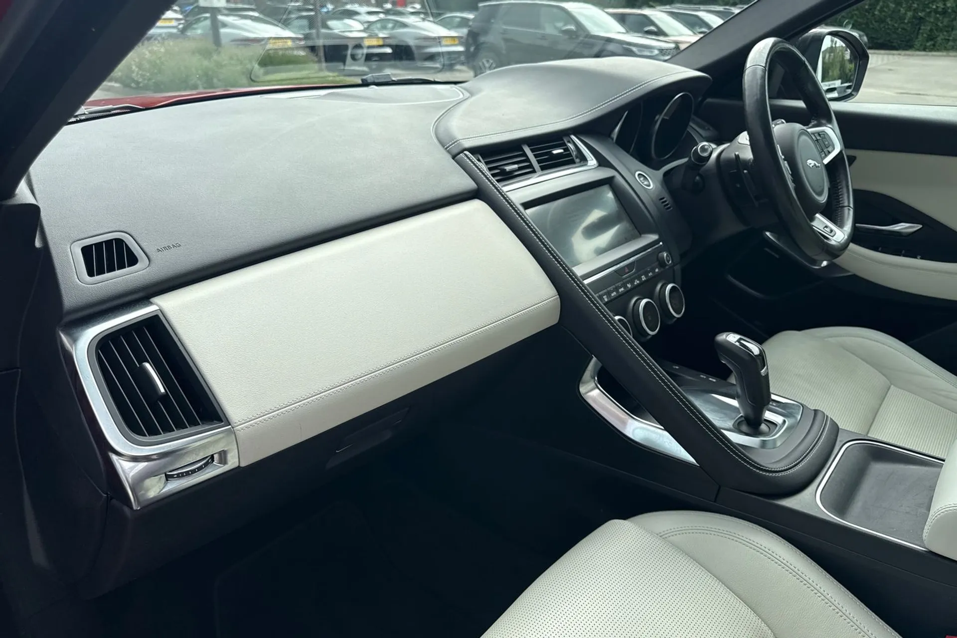 Jaguar E-PACE thumbnail image number 42