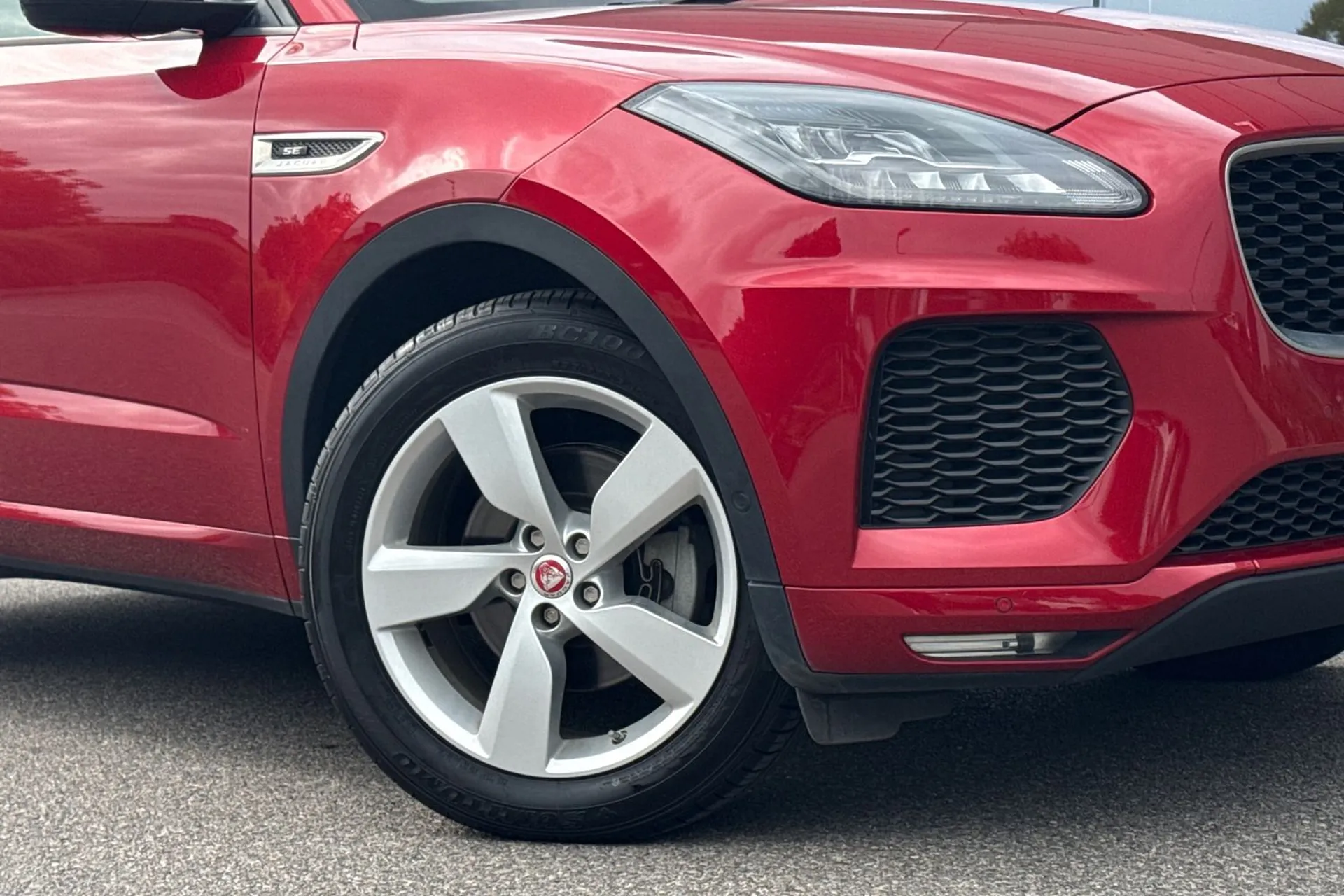Jaguar E-PACE thumbnail image number 9