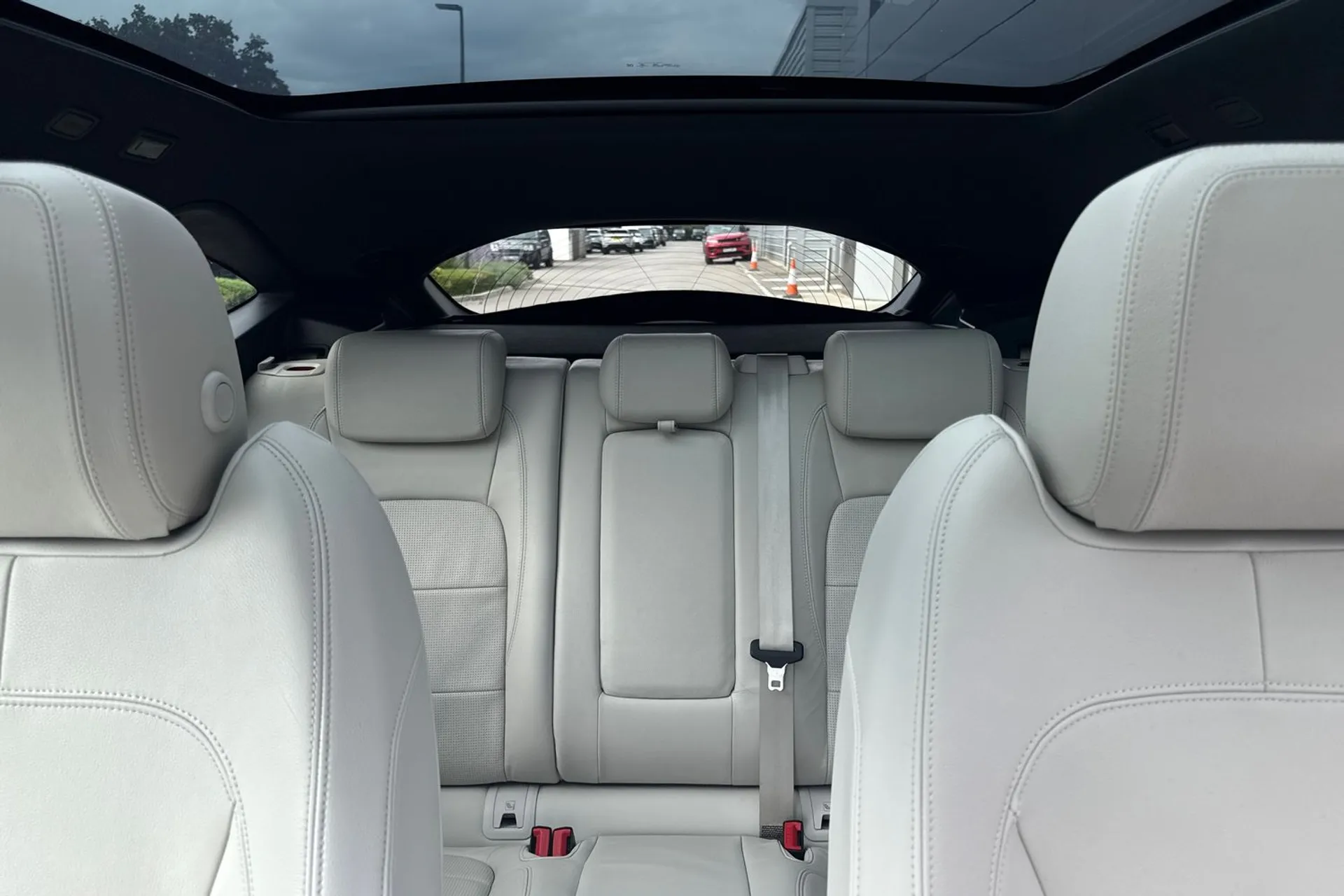 Jaguar E-PACE thumbnail image number 37