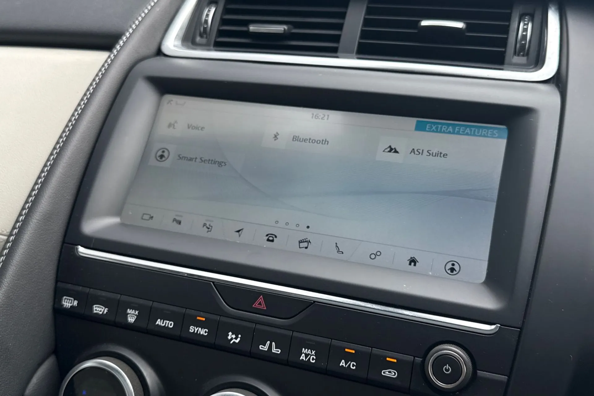Jaguar E-PACE thumbnail image number 51