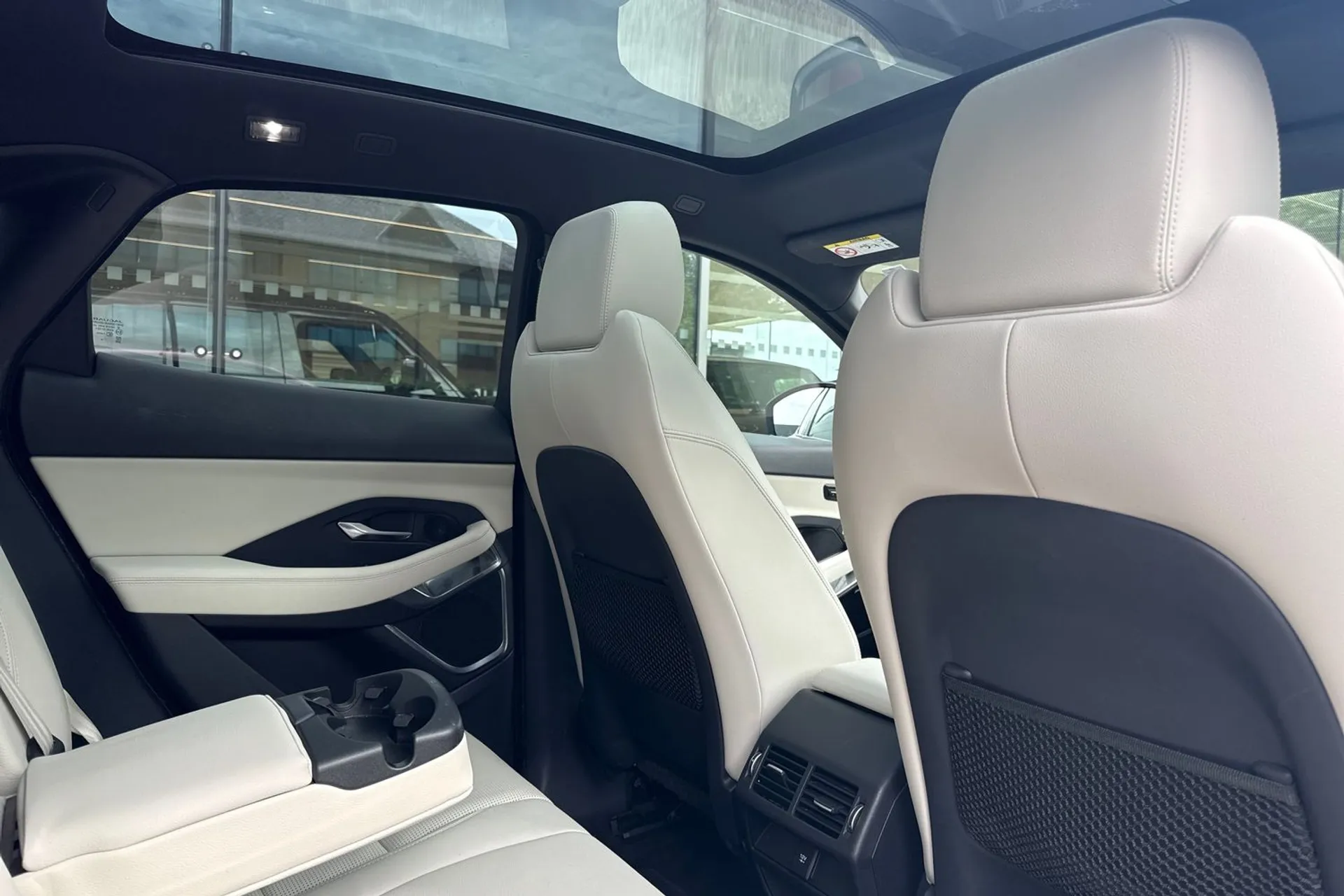 Jaguar E-PACE thumbnail image number 34