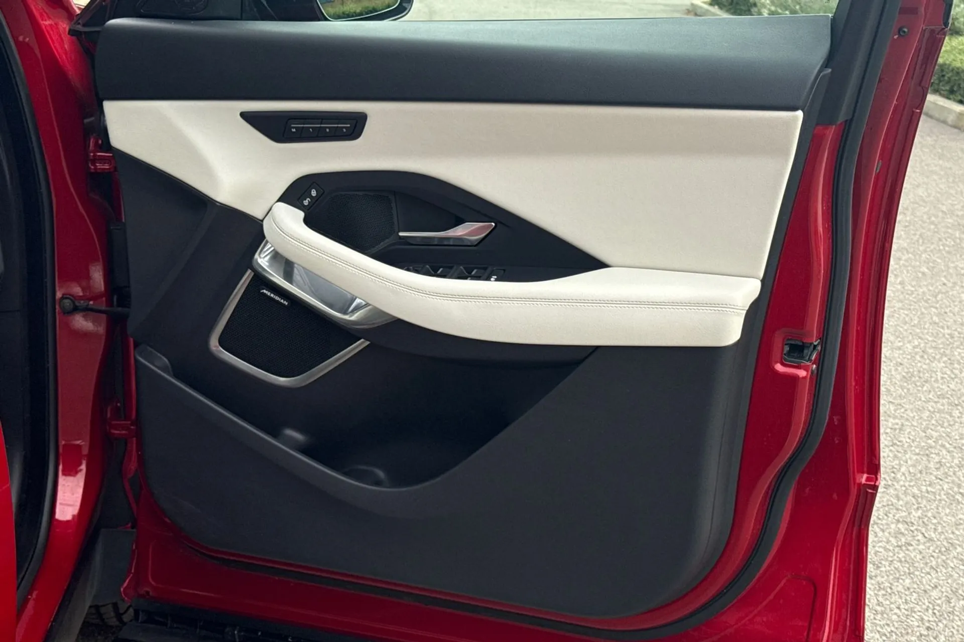 Jaguar E-PACE thumbnail image number 53