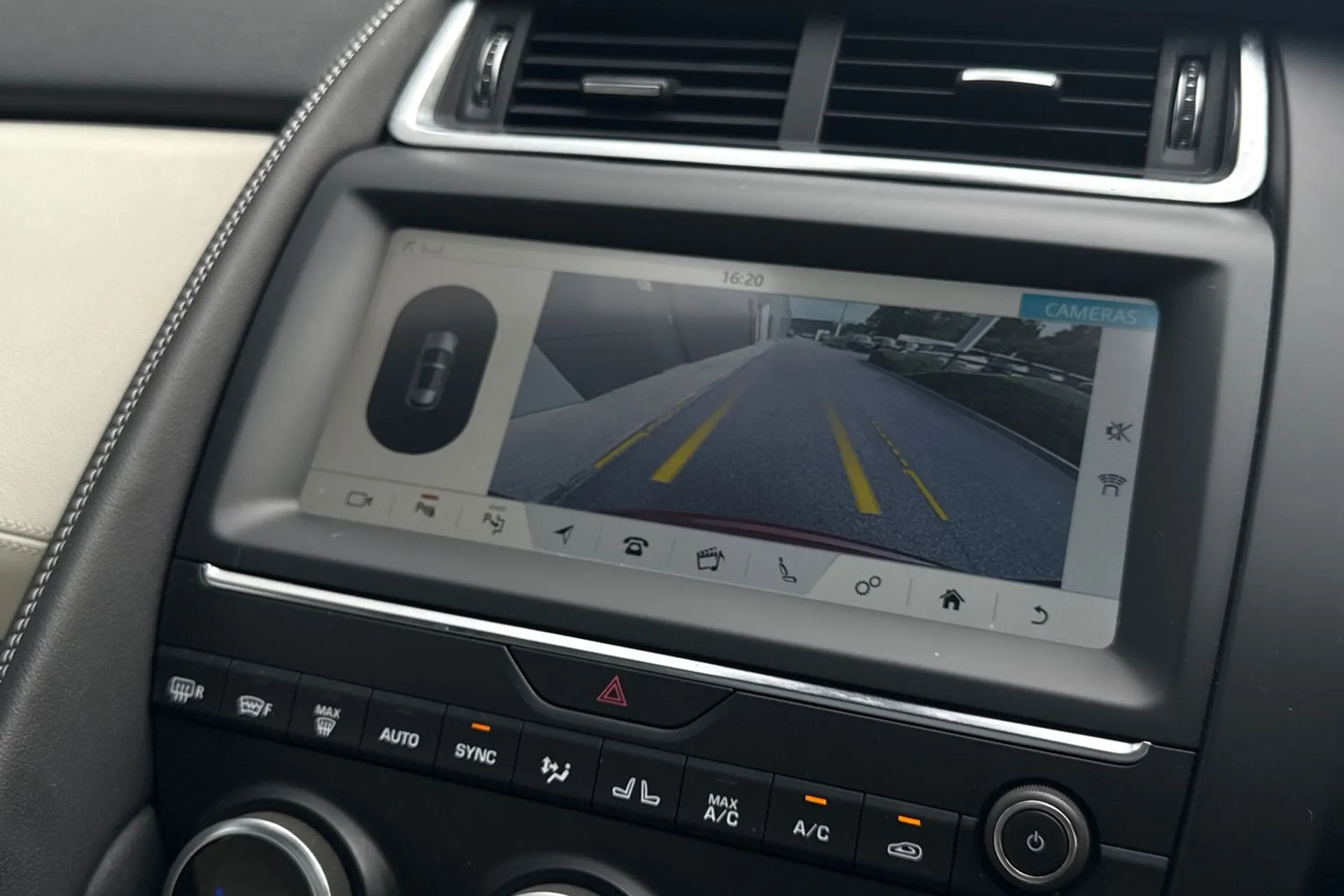 Jaguar E-PACE thumbnail image number 6