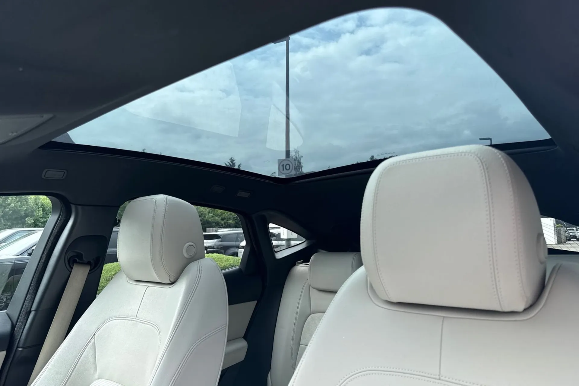 Jaguar E-PACE thumbnail image number 4