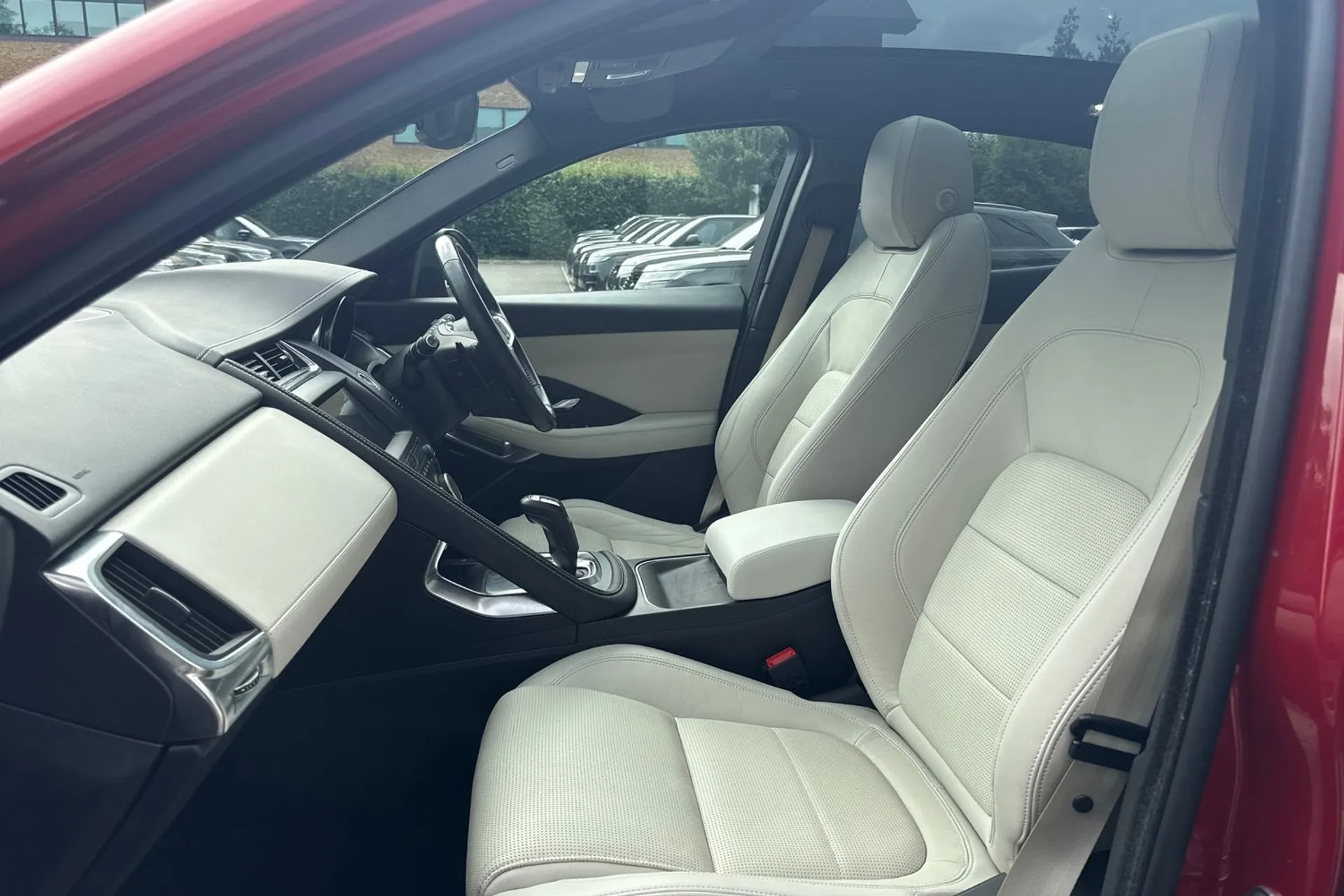 Jaguar E-PACE thumbnail image number 43