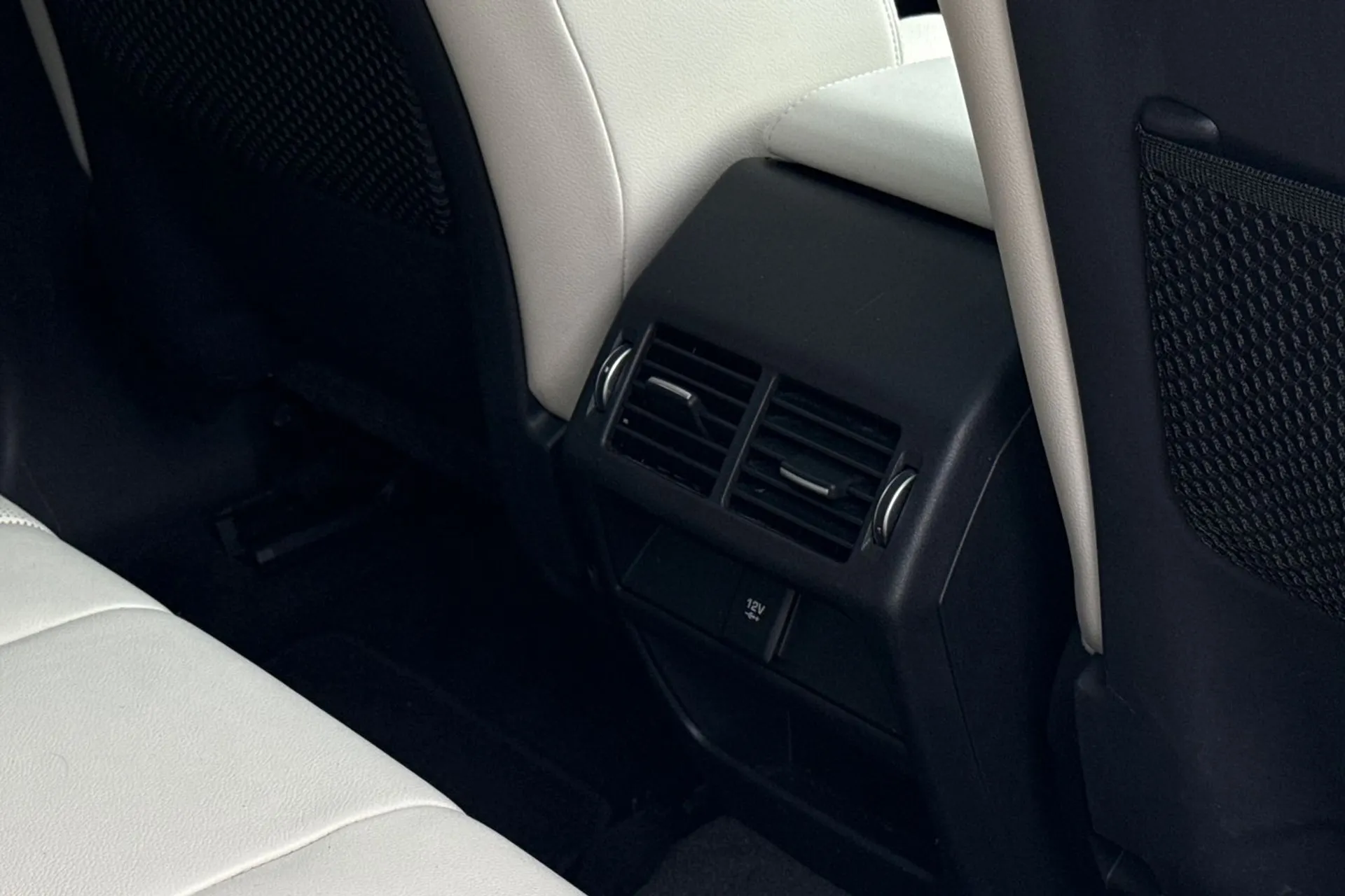 Jaguar E-PACE thumbnail image number 36