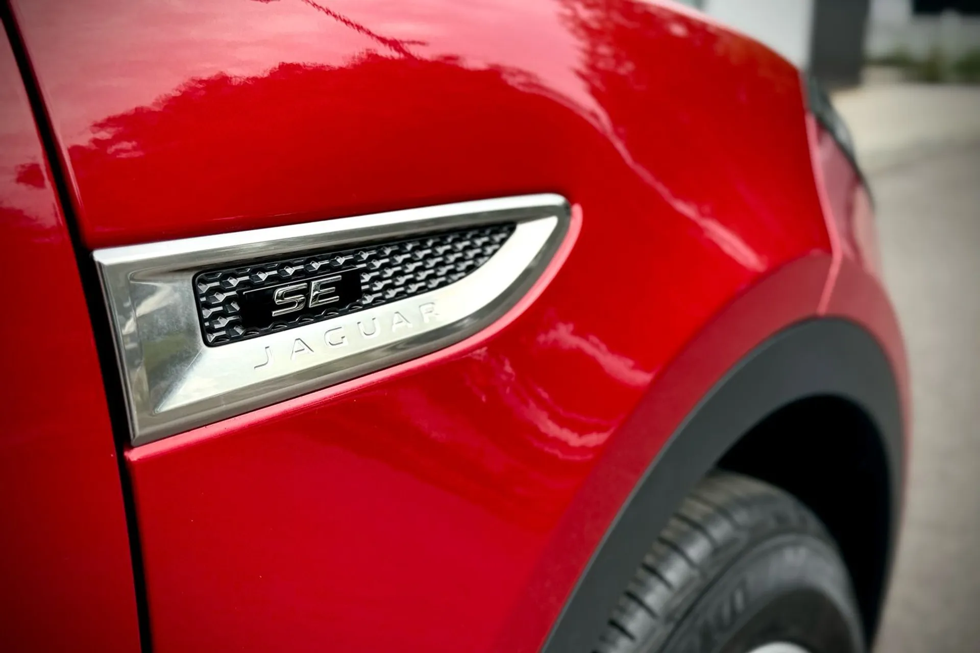 Jaguar E-PACE thumbnail image number 11