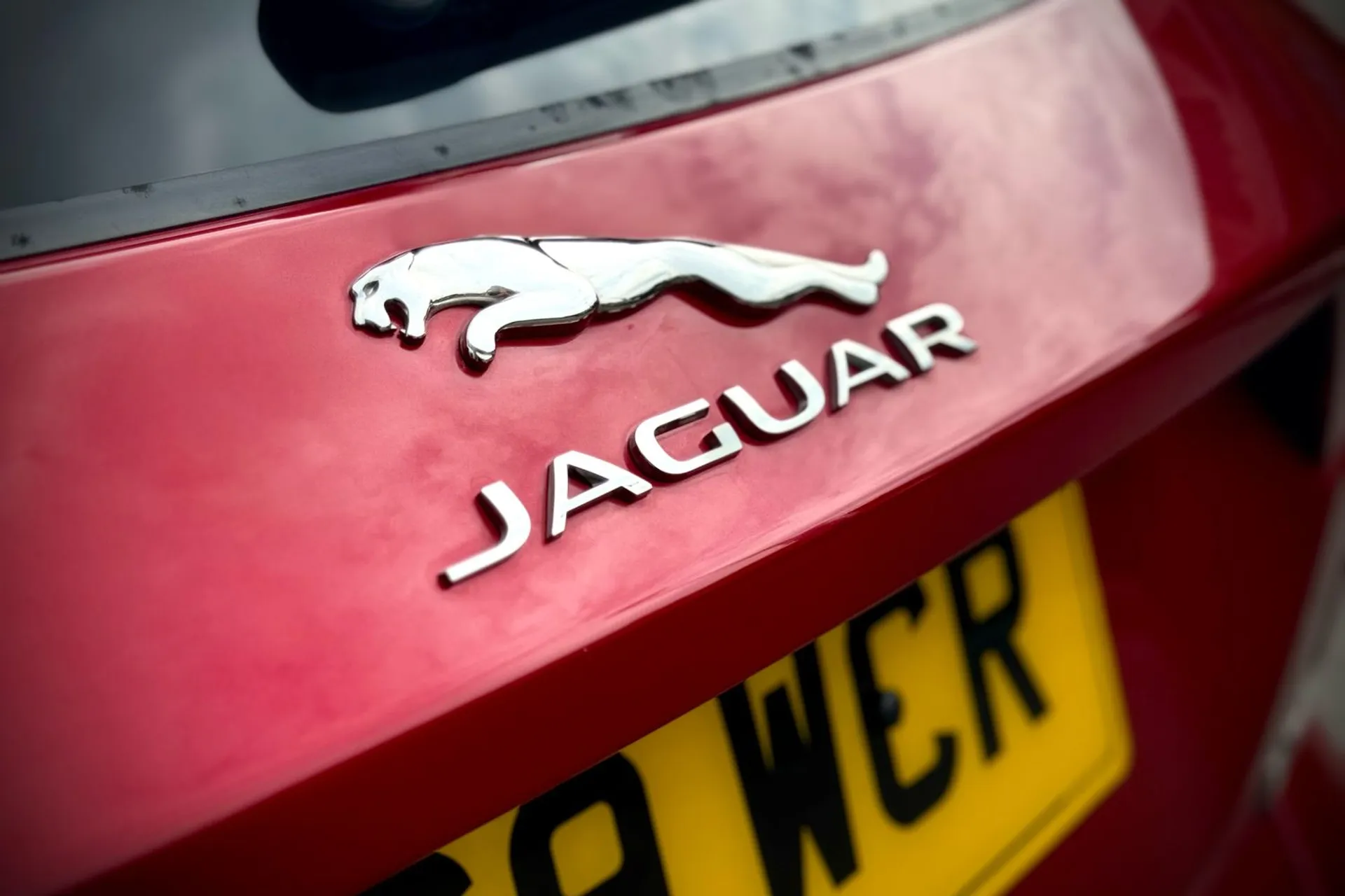 Jaguar E-PACE thumbnail image number 15