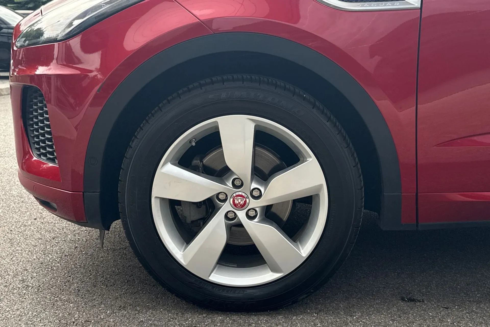 Jaguar E-PACE thumbnail image number 18