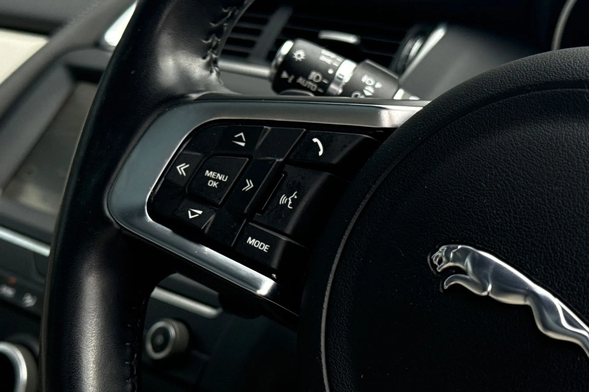 Jaguar E-PACE thumbnail image number 45