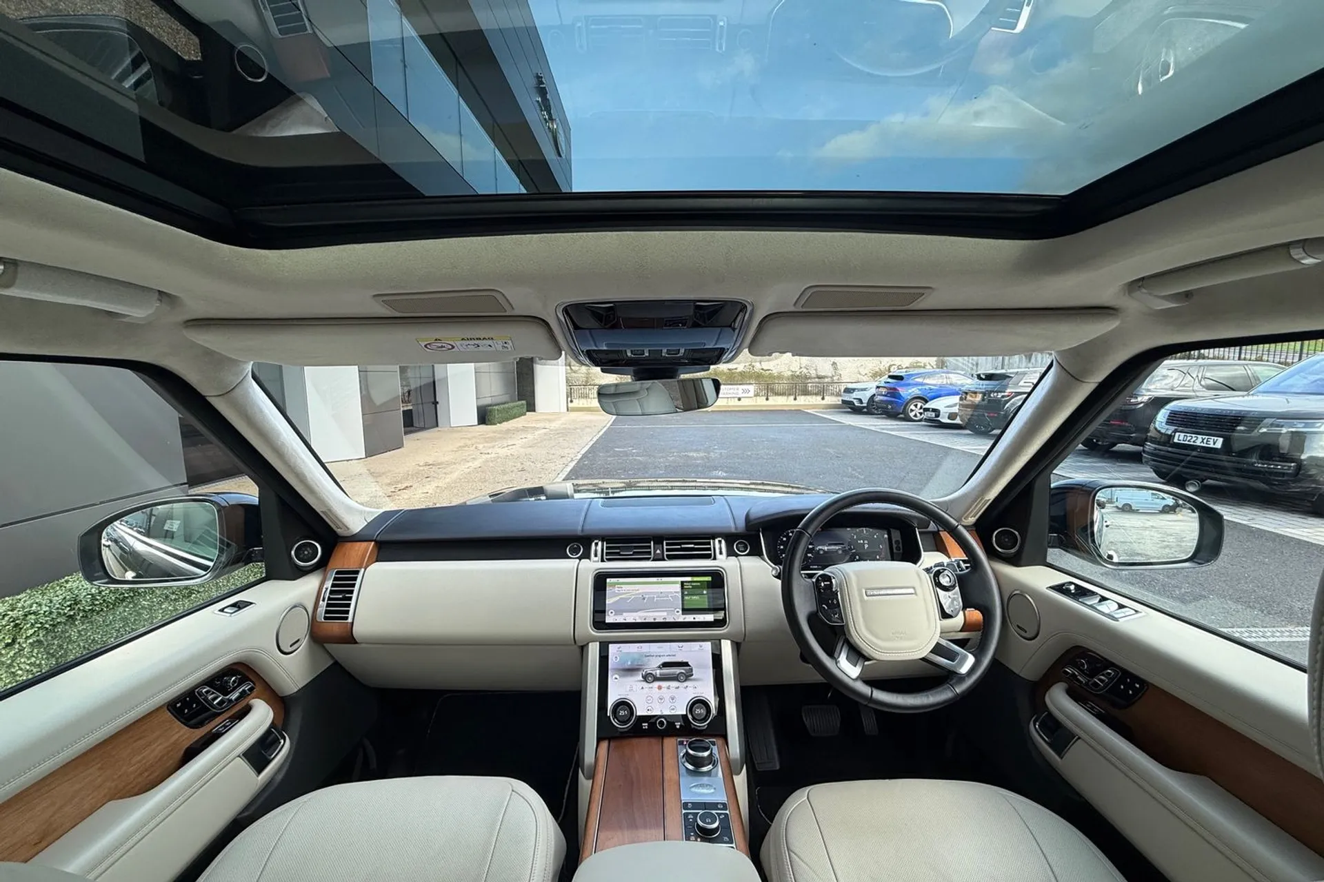 LAND ROVER RANGE ROVER thumbnail image number 3