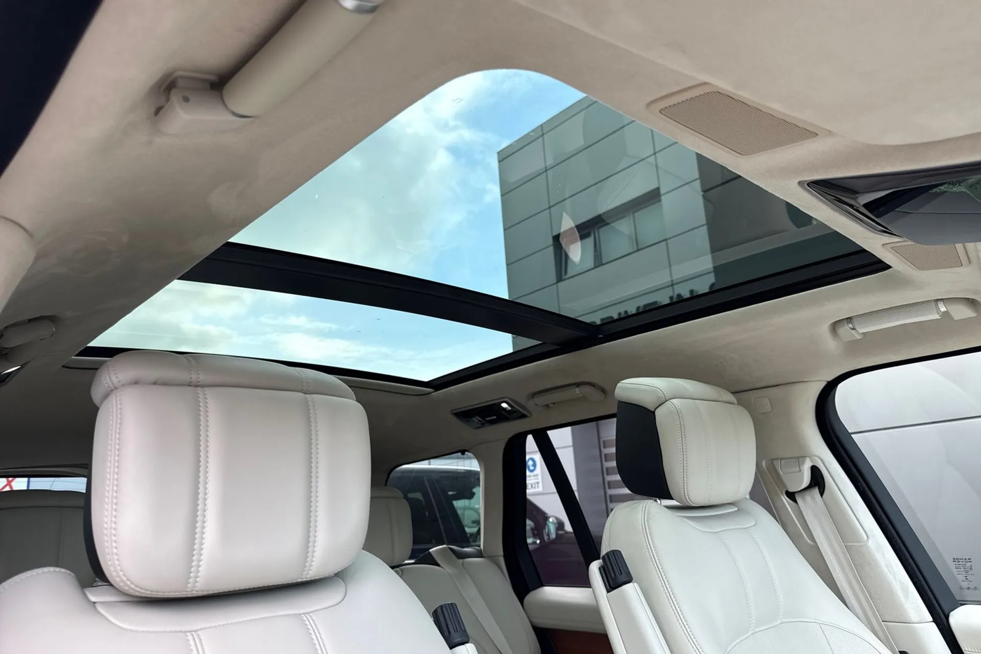 LAND ROVER RANGE ROVER thumbnail image number 9