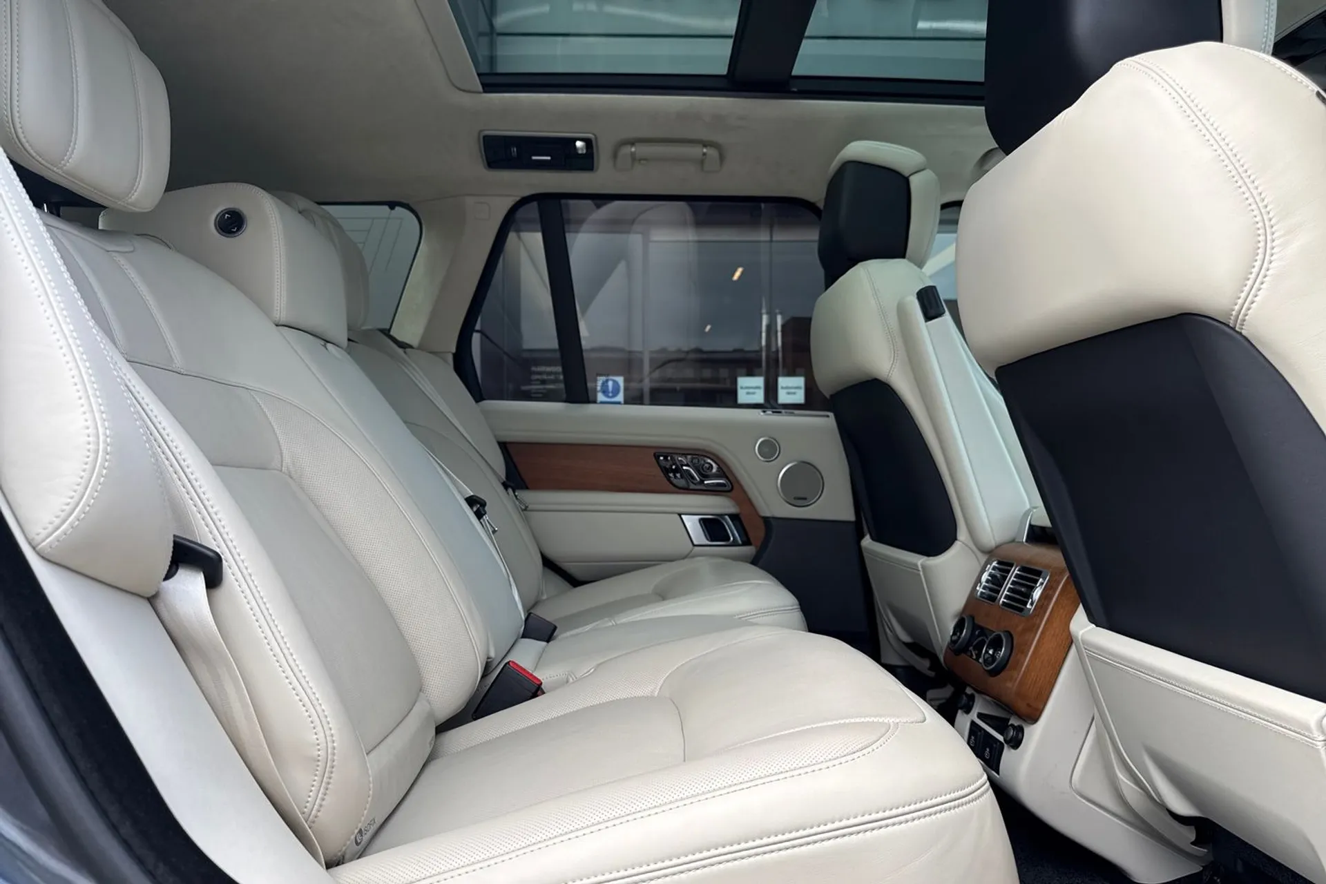 LAND ROVER RANGE ROVER thumbnail image number 34