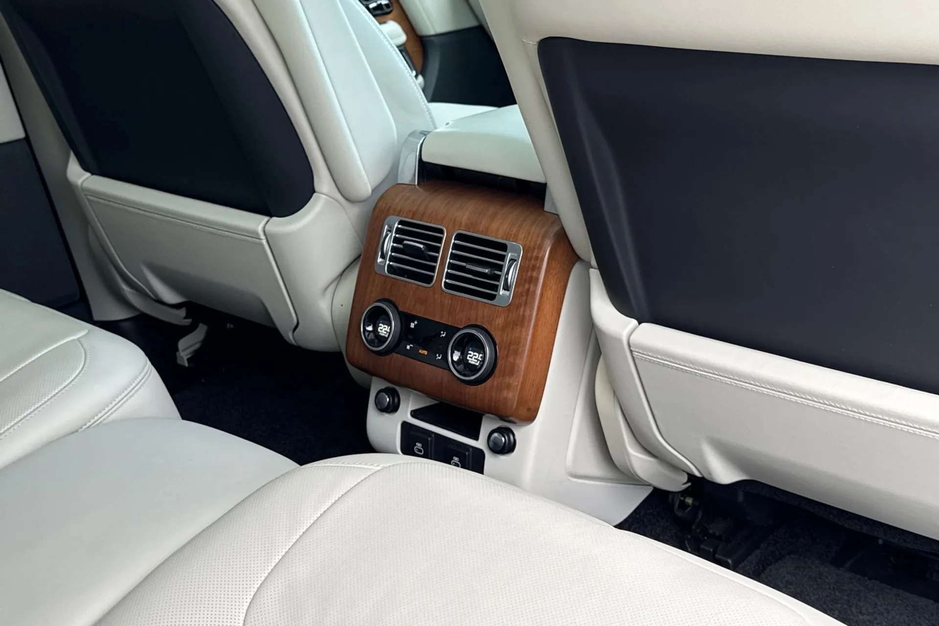 LAND ROVER RANGE ROVER thumbnail image number 39