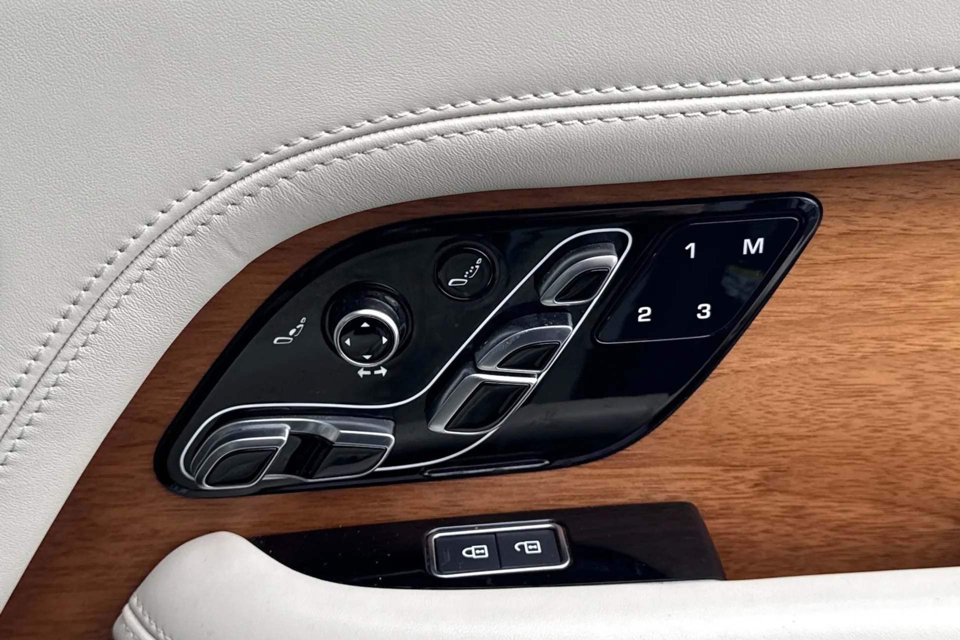 LAND ROVER RANGE ROVER thumbnail image number 20